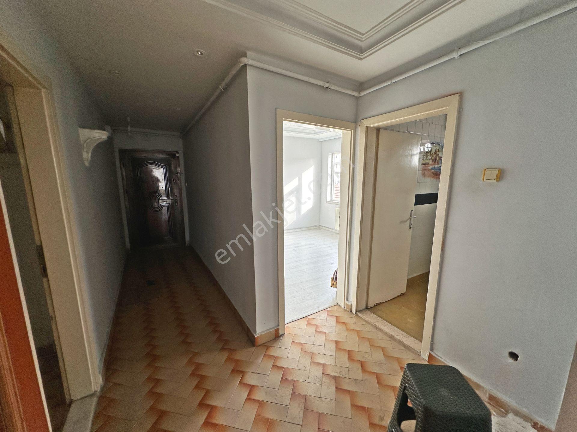 Dikimevi Metro Yakınında Katta Ön Cephede Bakımlı 3+1 Kiralık Daire - Görsel 26