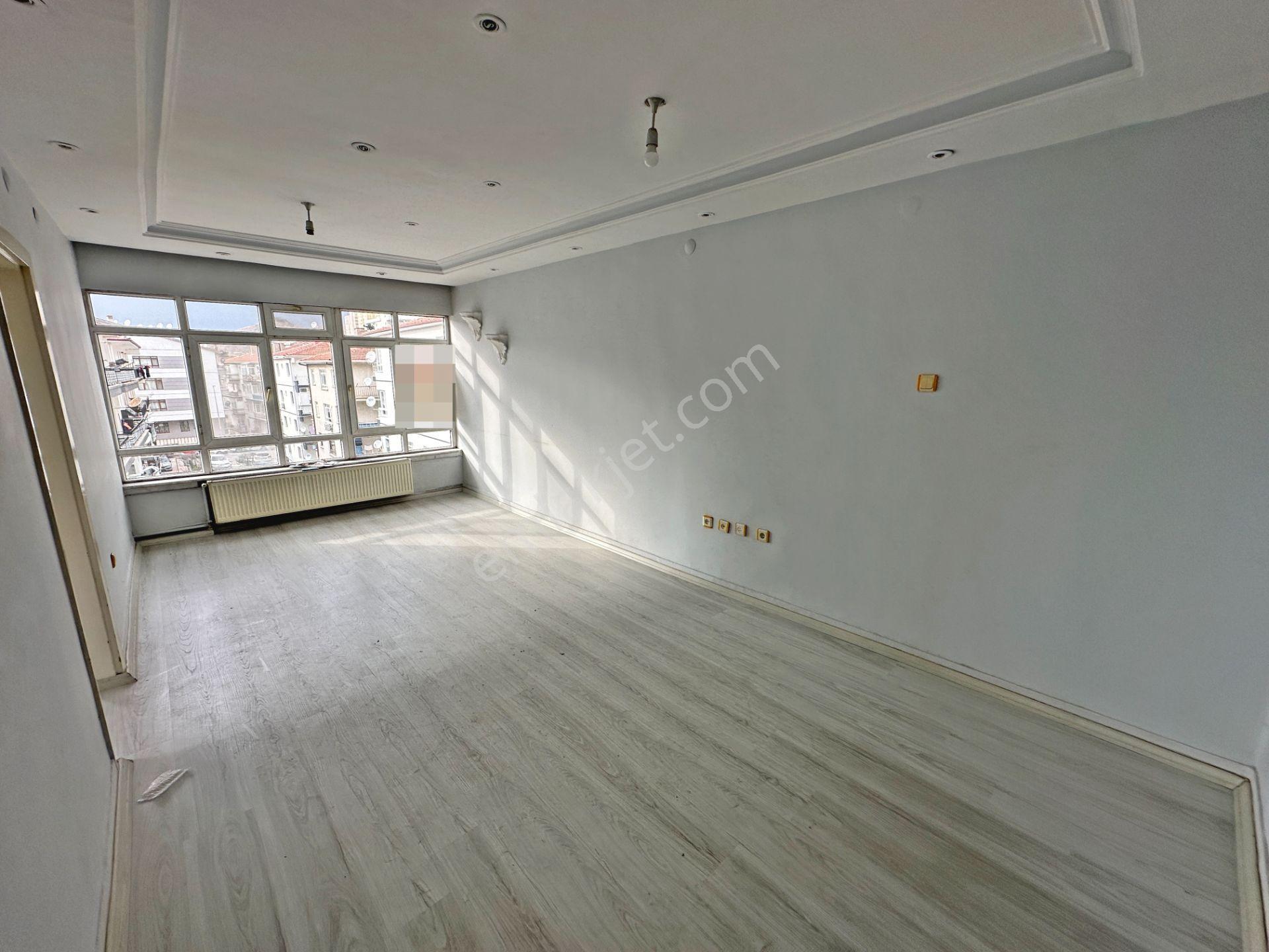 Dikimevi Metro Yakınında Katta Ön Cephede Bakımlı 3+1 Kiralık Daire
