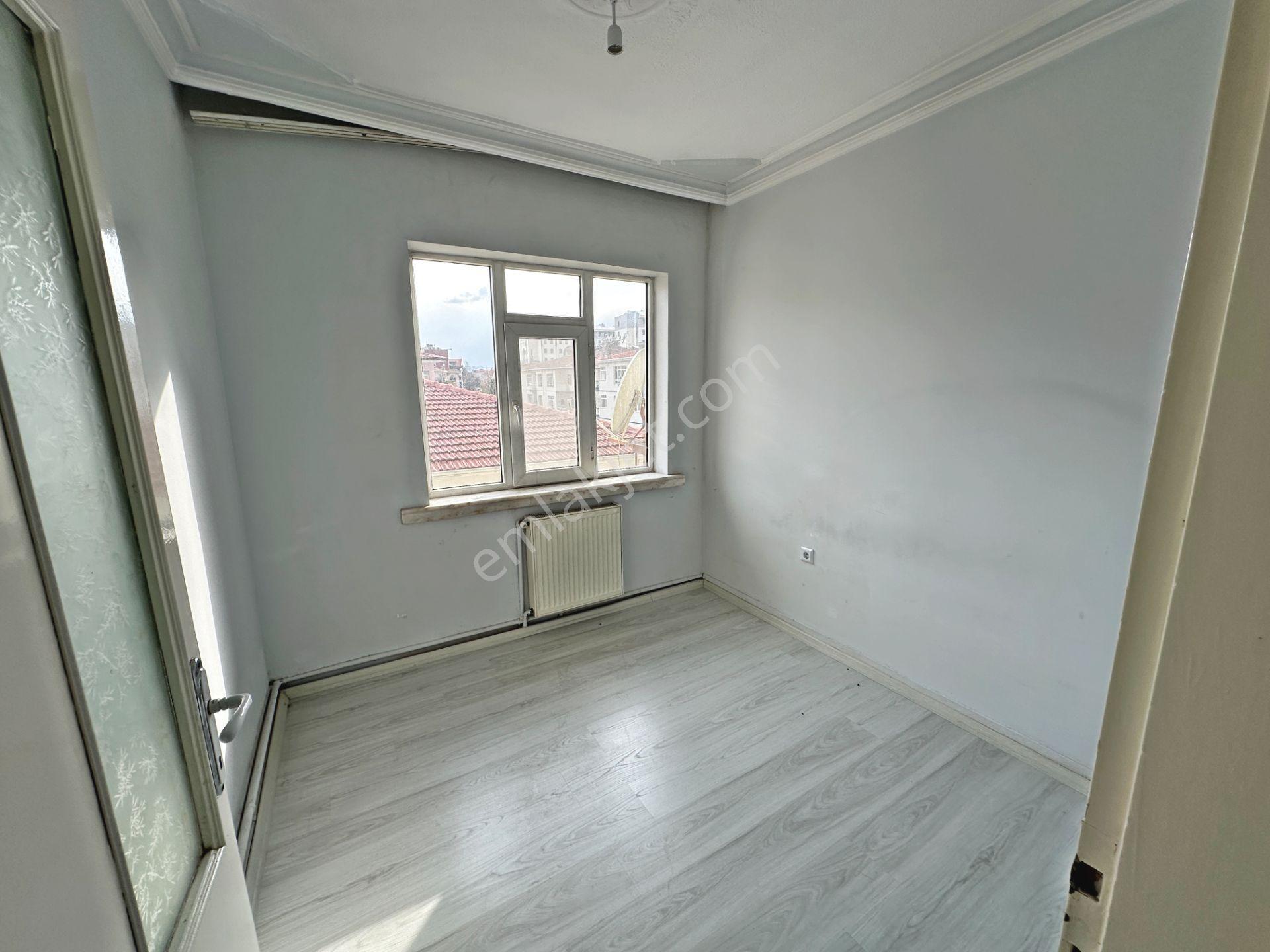 Dikimevi Metro Yakınında Katta Ön Cephede Bakımlı 3+1 Kiralık Daire - Görsel 15