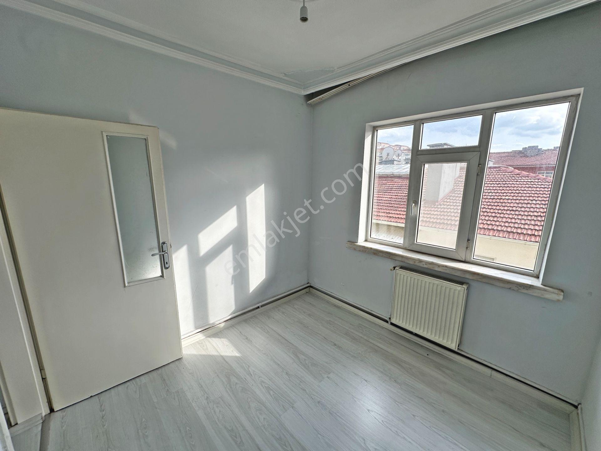 Dikimevi Metro Yakınında Katta Ön Cephede Bakımlı 3+1 Kiralık Daire - Görsel 16