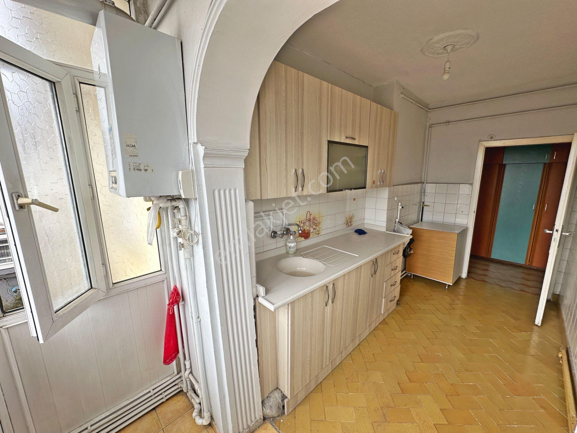 Dikimevi Metro Yakınında Katta Ön Cephede Bakımlı 3+1 Kiralık Daire - Görsel 10