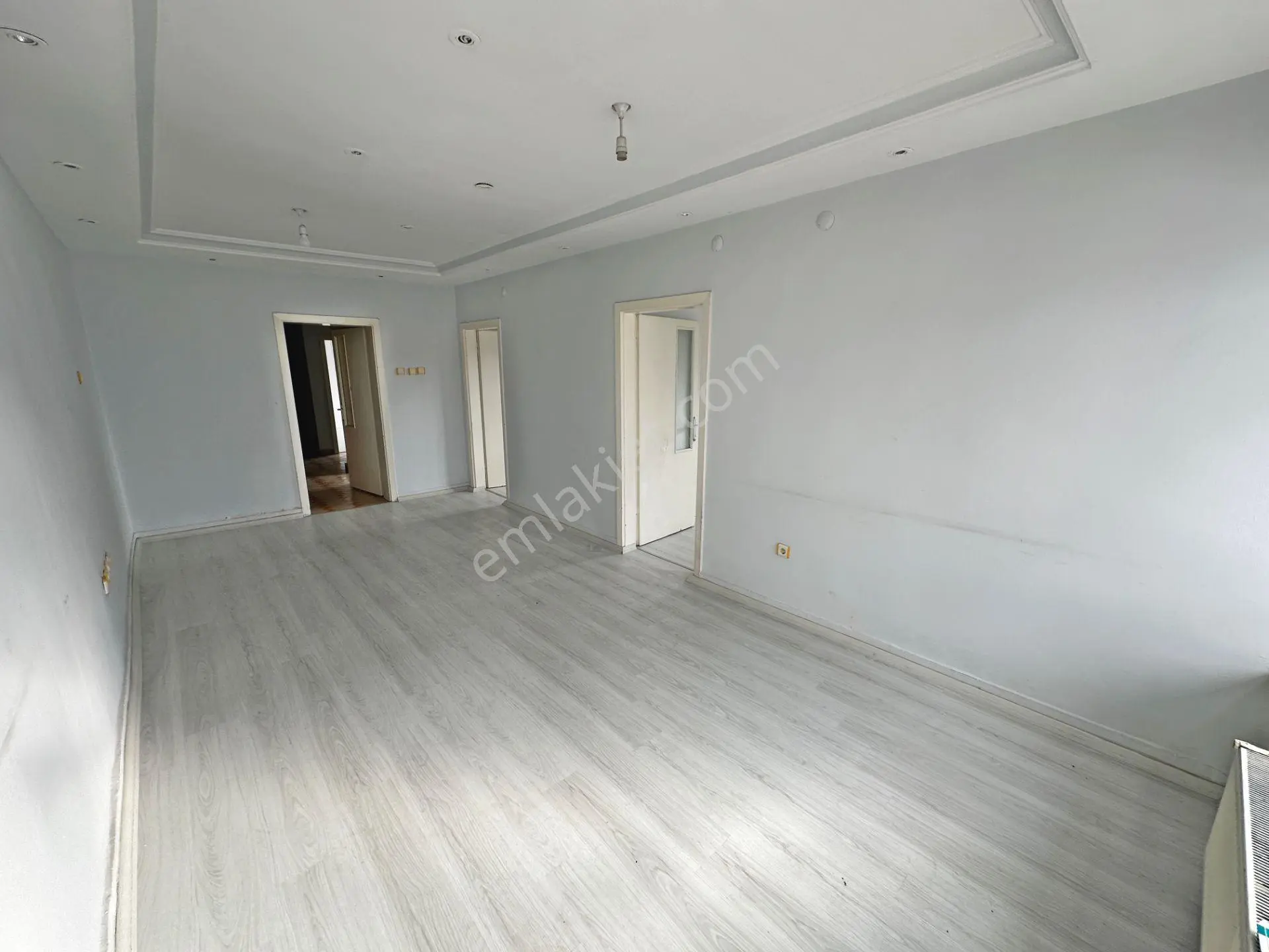 Dikimevi Metro Yakınında Katta Ön Cephede Bakımlı 3+1 Kiralık Daire - Görsel 4