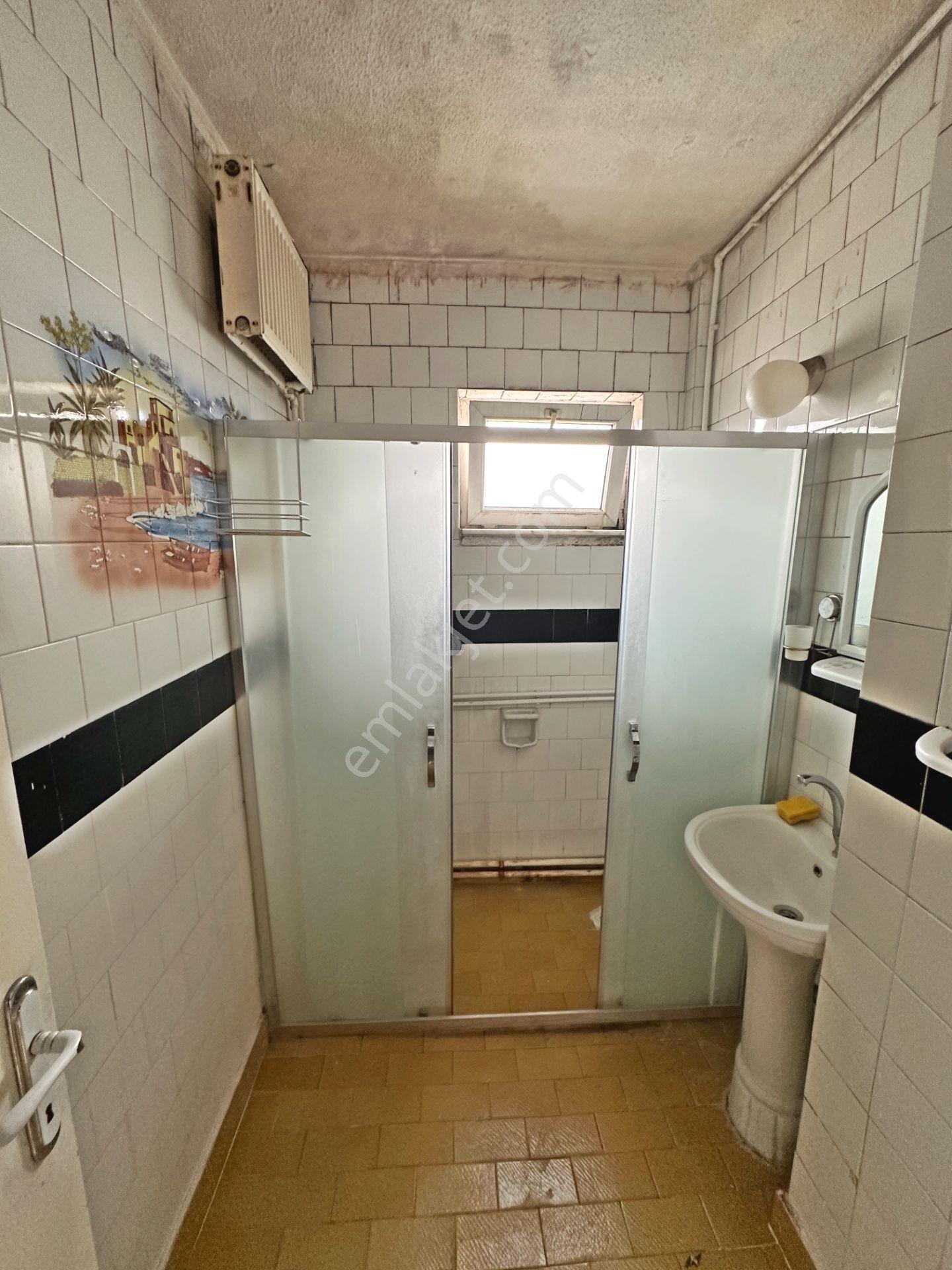 Dikimevi Metro Yakınında Katta Ön Cephede Bakımlı 3+1 Kiralık Daire - Görsel 22