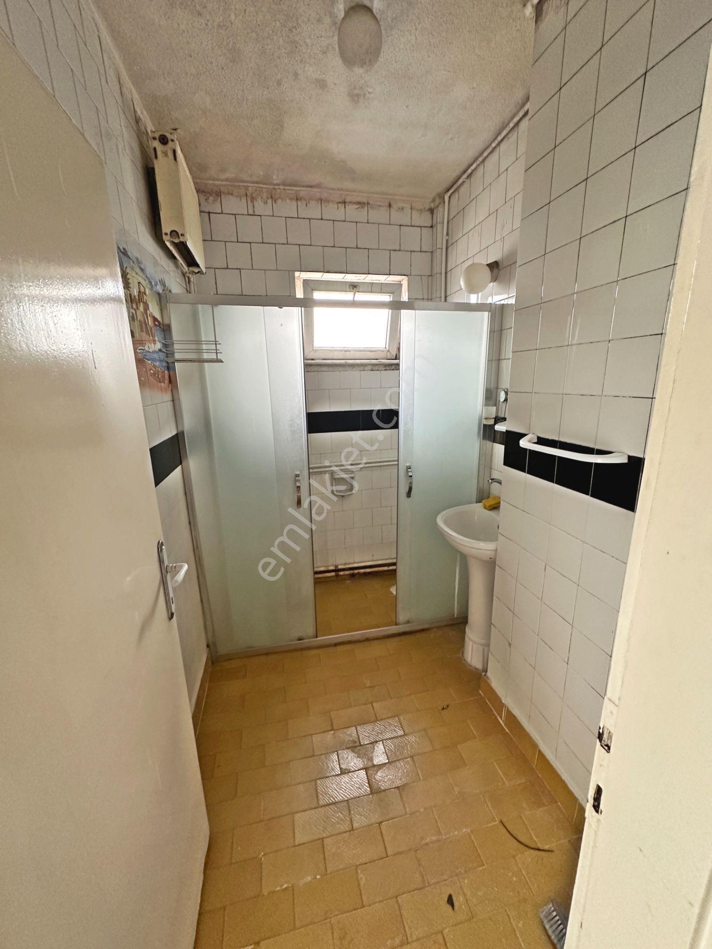 Dikimevi Metro Yakınında Katta Ön Cephede Bakımlı 3+1 Kiralık Daire - Görsel 21