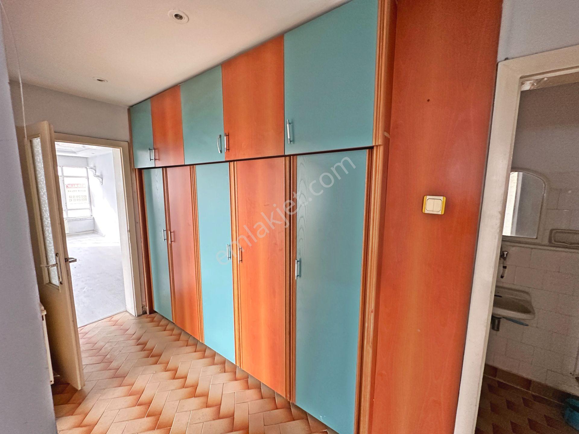 Dikimevi Metro Yakınında Katta Ön Cephede Bakımlı 3+1 Kiralık Daire - Görsel 25