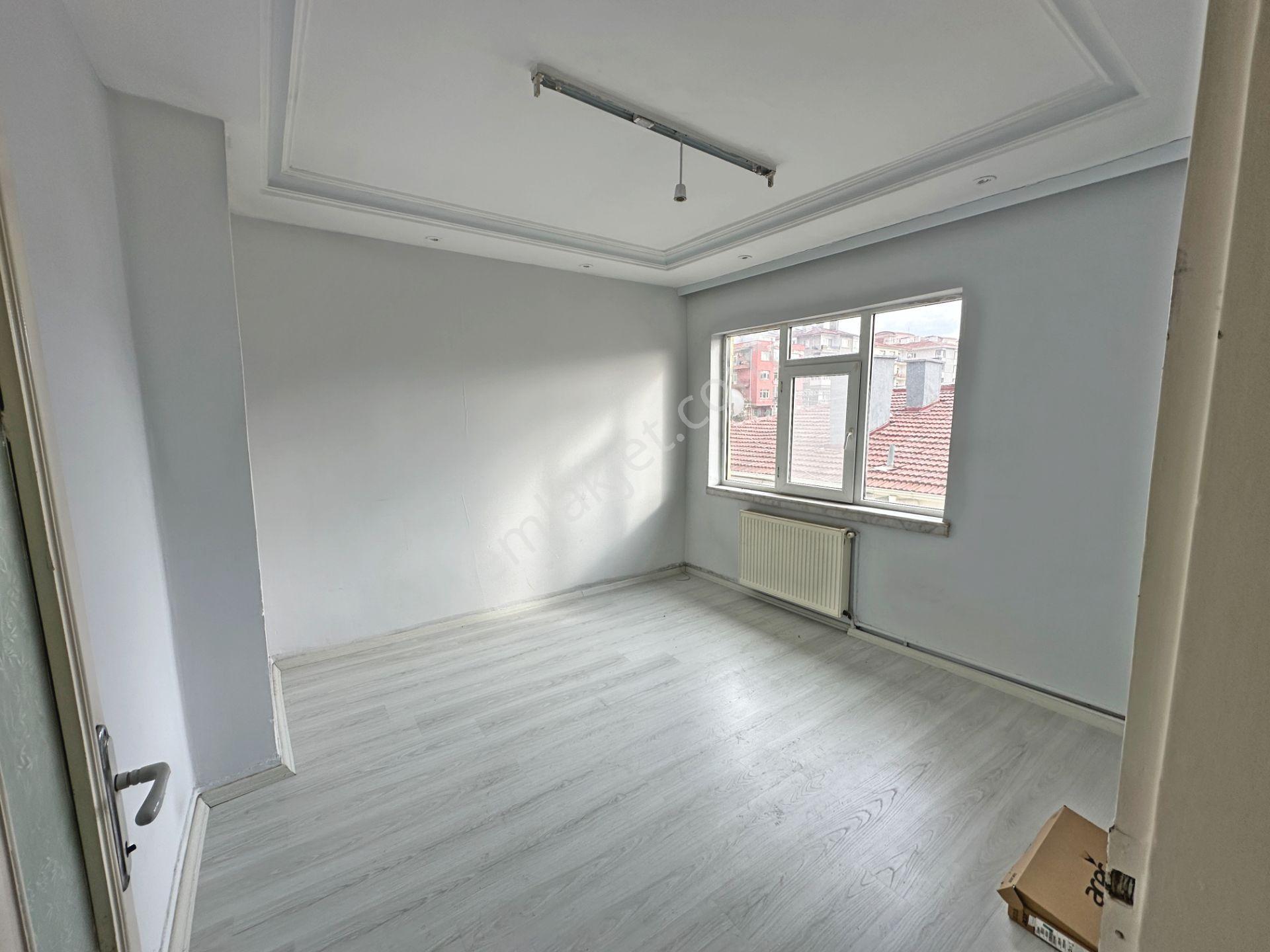 Dikimevi Metro Yakınında Katta Ön Cephede Bakımlı 3+1 Kiralık Daire - Görsel 12