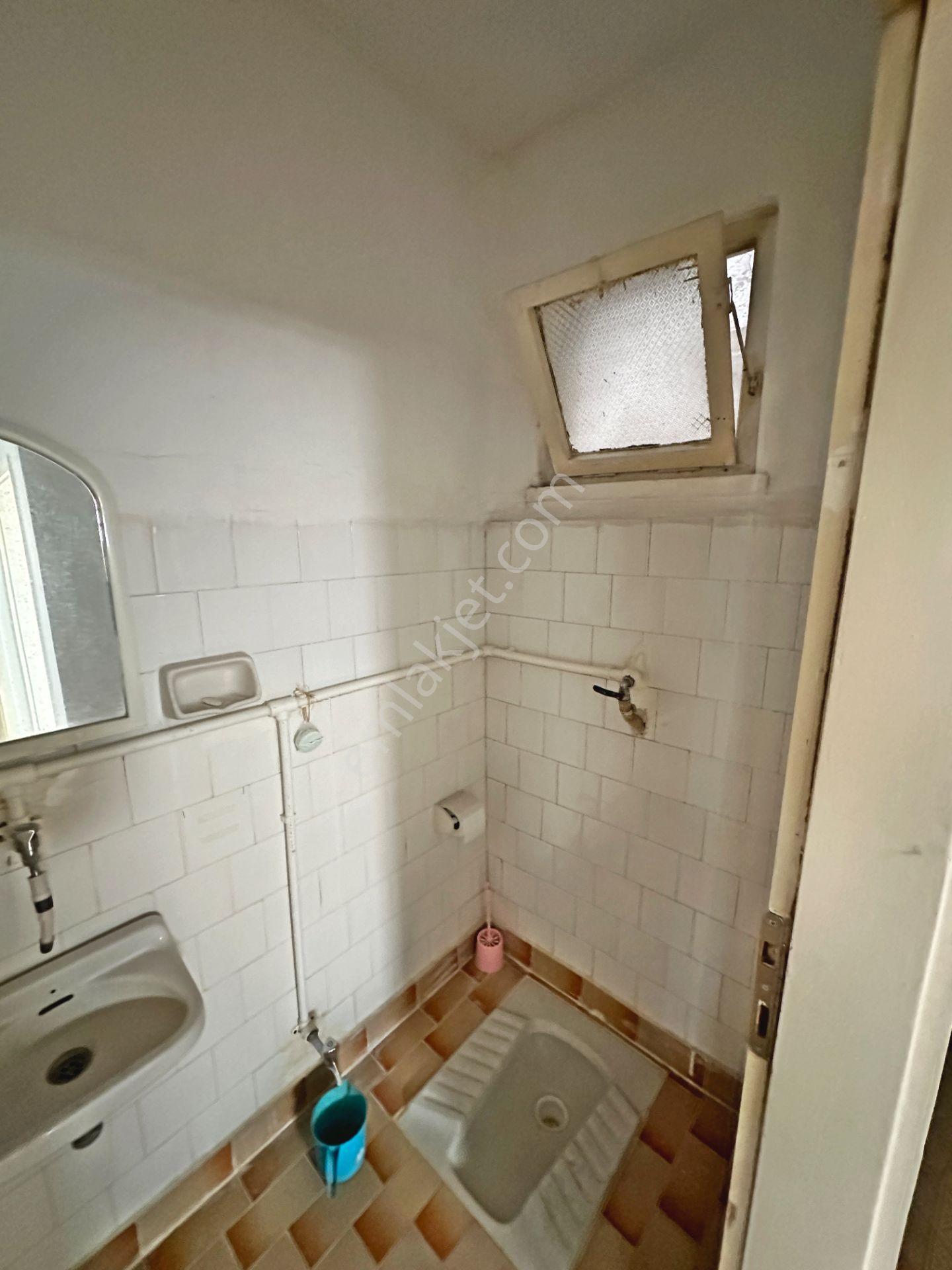 Dikimevi Metro Yakınında Katta Ön Cephede Bakımlı 3+1 Kiralık Daire - Görsel 23