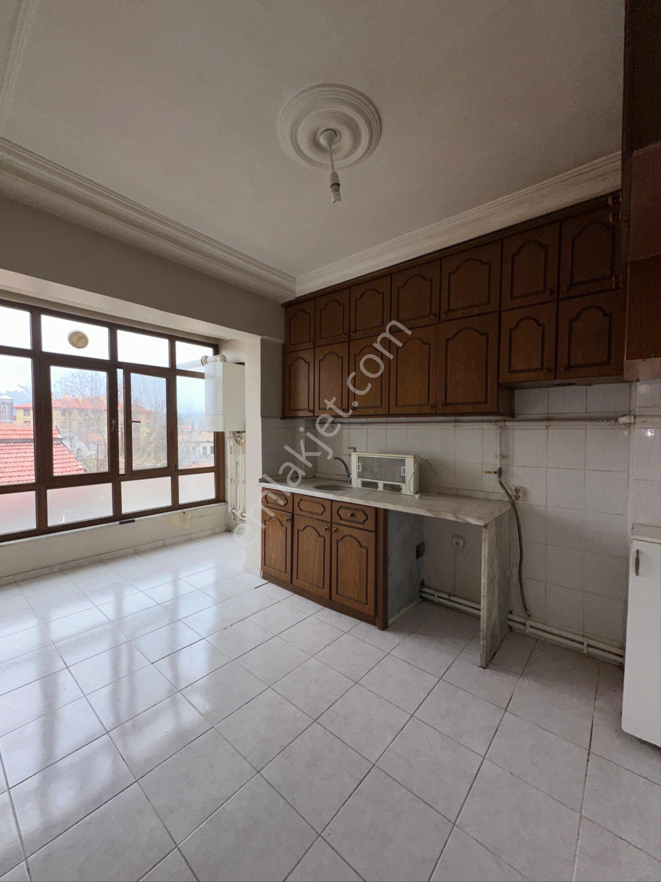 Turan Mahallesi’nde Cadde Üzeri 3+1 Daire – 120 M², Çift Balkon, Kombili - Görsel 5