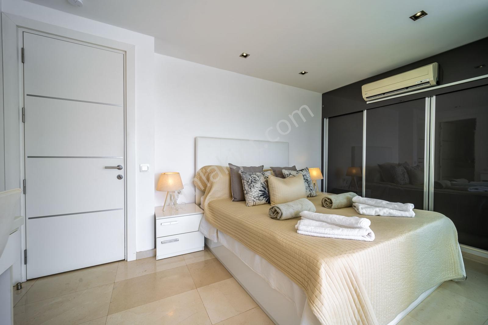 Kalkanda Isıtmalı Infinity Havuzlu Lüks Villa - Görsel 17