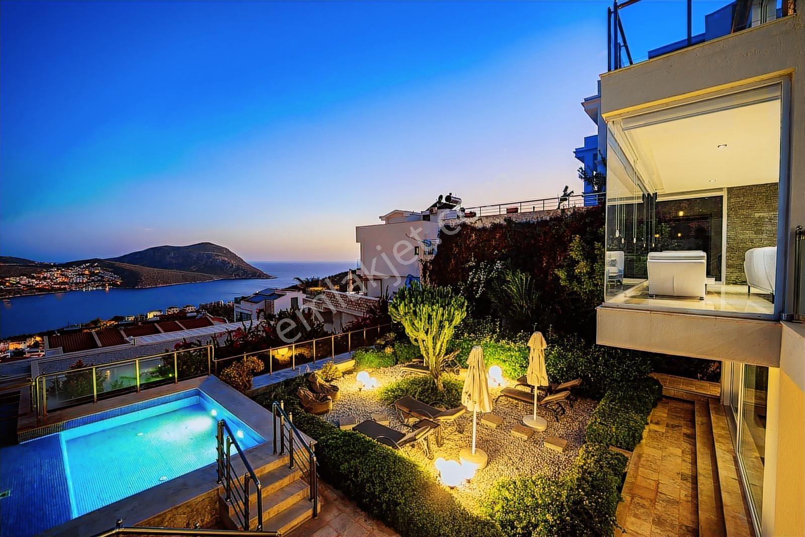 Kalkanda Isıtmalı Infinity Havuzlu Lüks Villa - Görsel 21