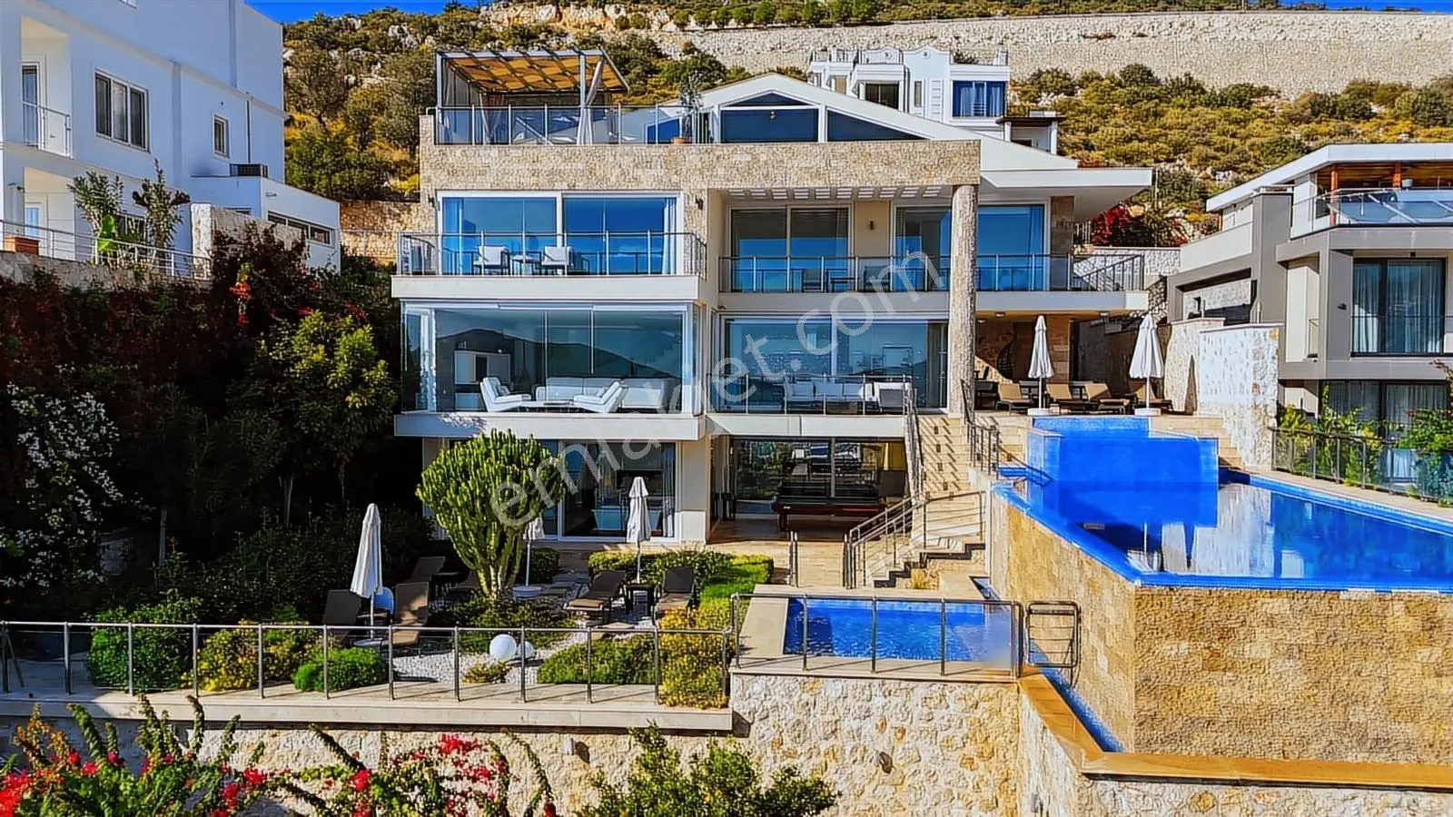 Kalkanda Isıtmalı Infinity Havuzlu Lüks Villa - Görsel 4