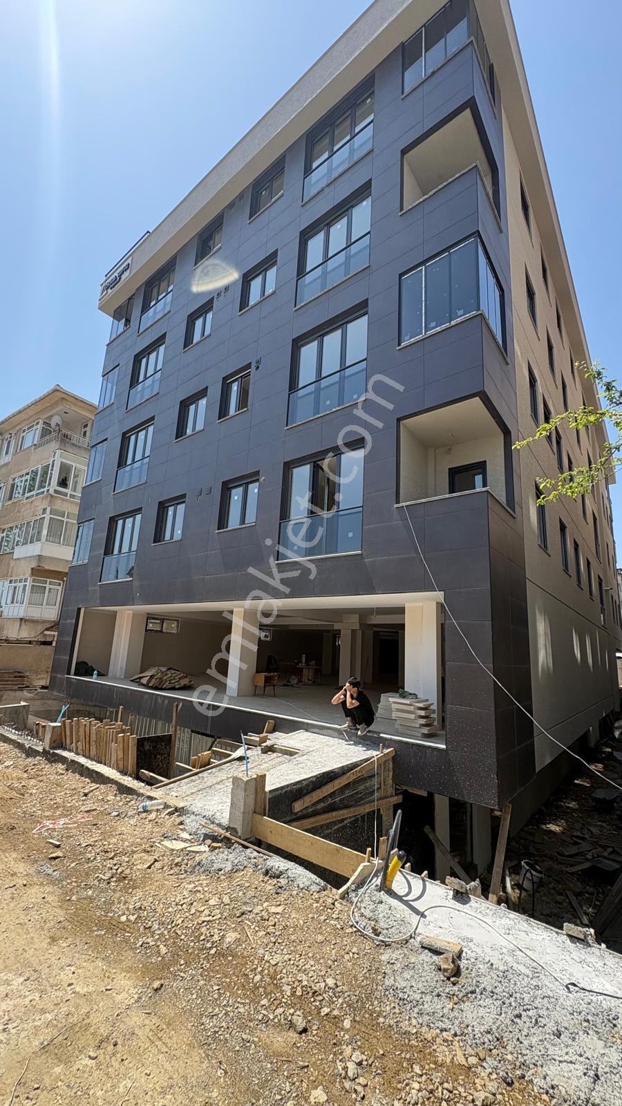 Küçükyalı'da Sıfır Yerden Isıtmalı 3 Kat 1+1 Daire - Görsel 26