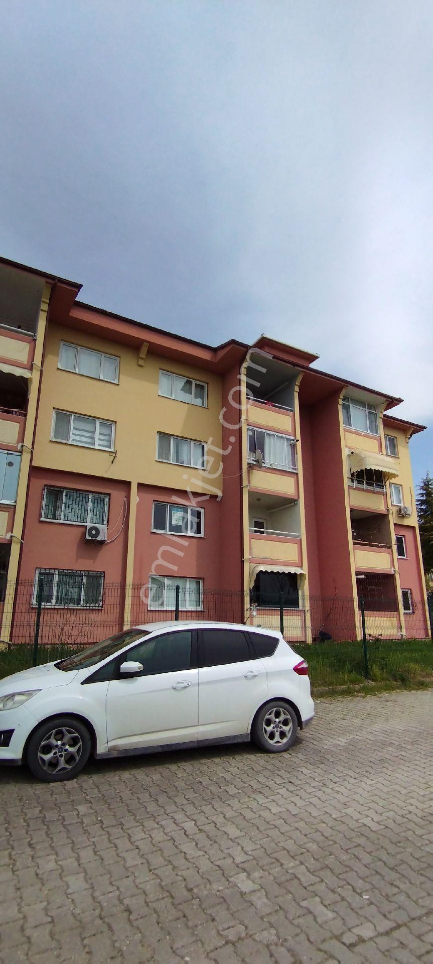 Sakarya Zümrüt Emlak'tan Camili Mahallesi 2+1, 100 M2 - Görsel 2