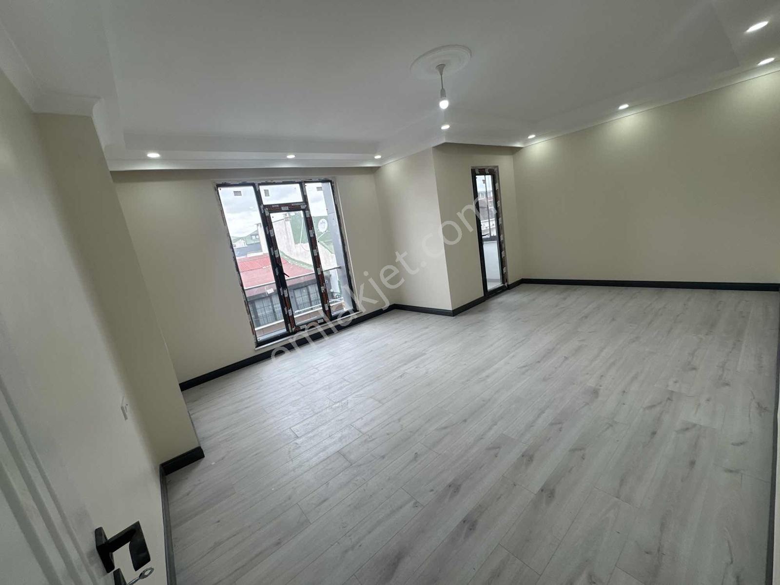 Yoldaş Emlaktan Satılık 2+1 90 M2 4.kat Kapalı Otoparklı Daire