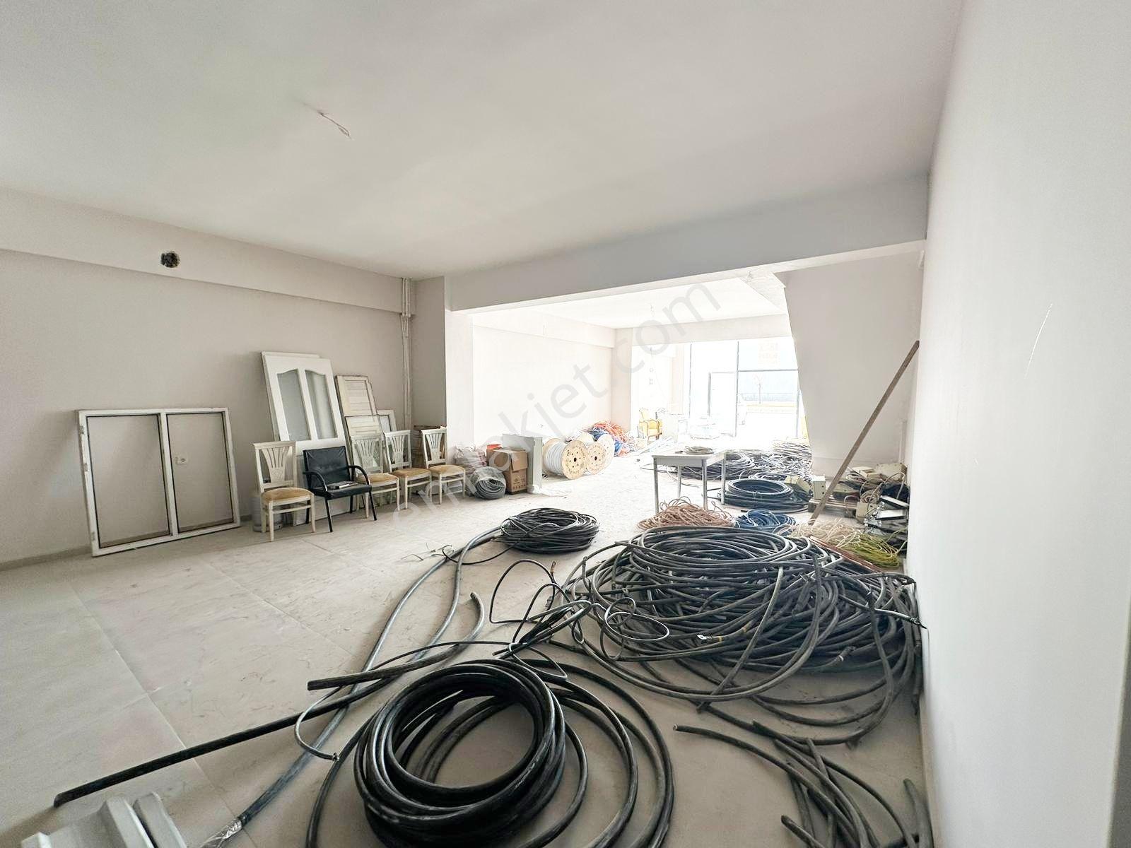 Belkız'da Cadde Üzeri Geniş Cepheli İki Katlı Kiralık 320 M² - Görsel 25