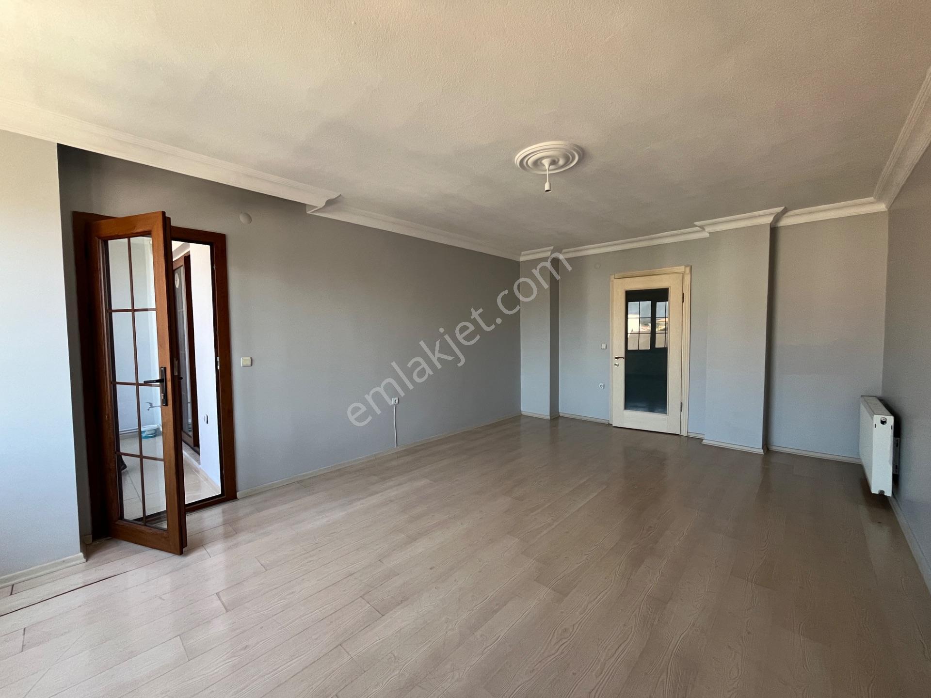 Pazartesi Pazarı Yanı Ara Kat 3+1 Satılık Daire - Görsel 3