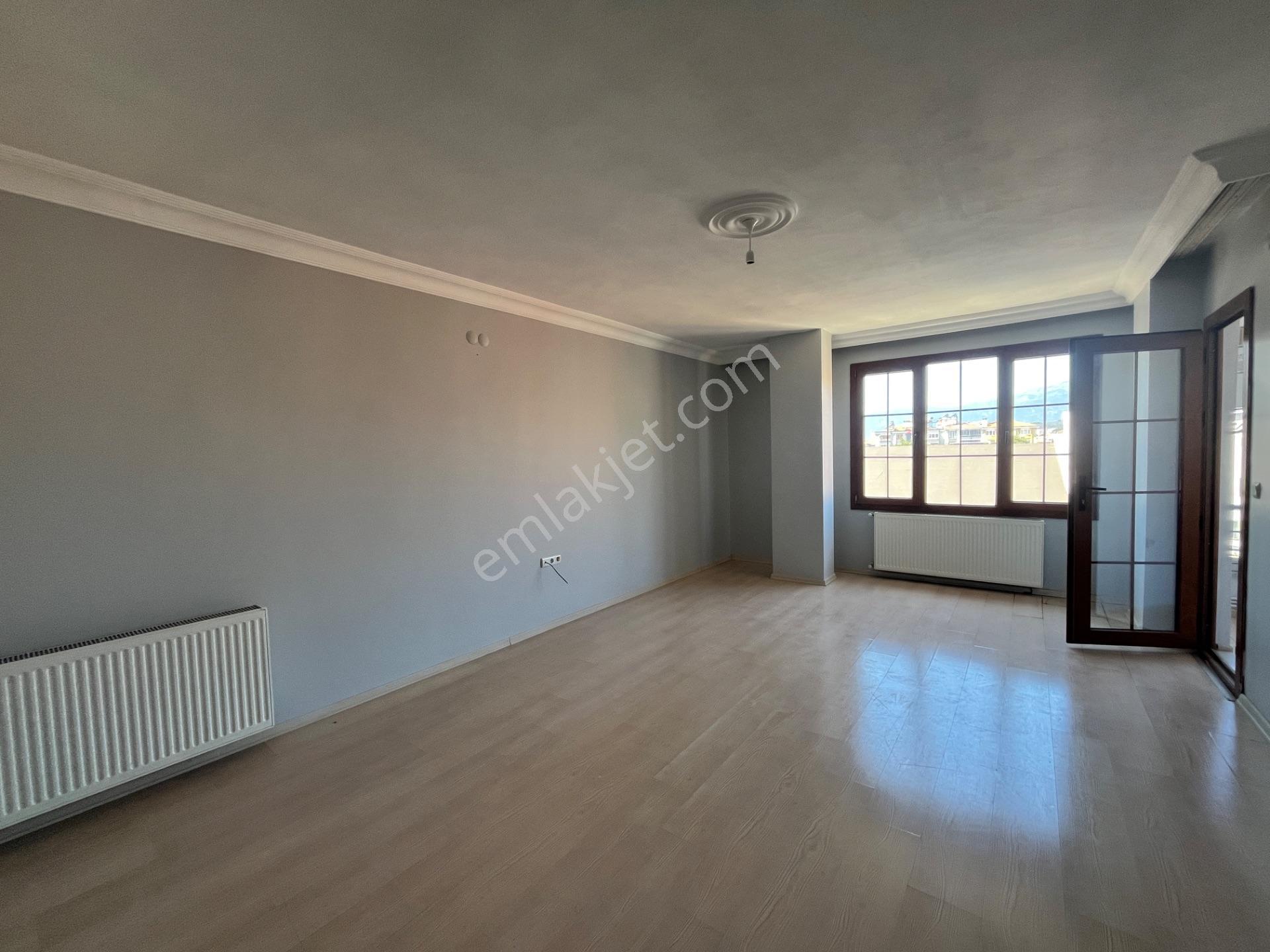 Pazartesi Pazarı Yanı Ara Kat 3+1 Satılık Daire