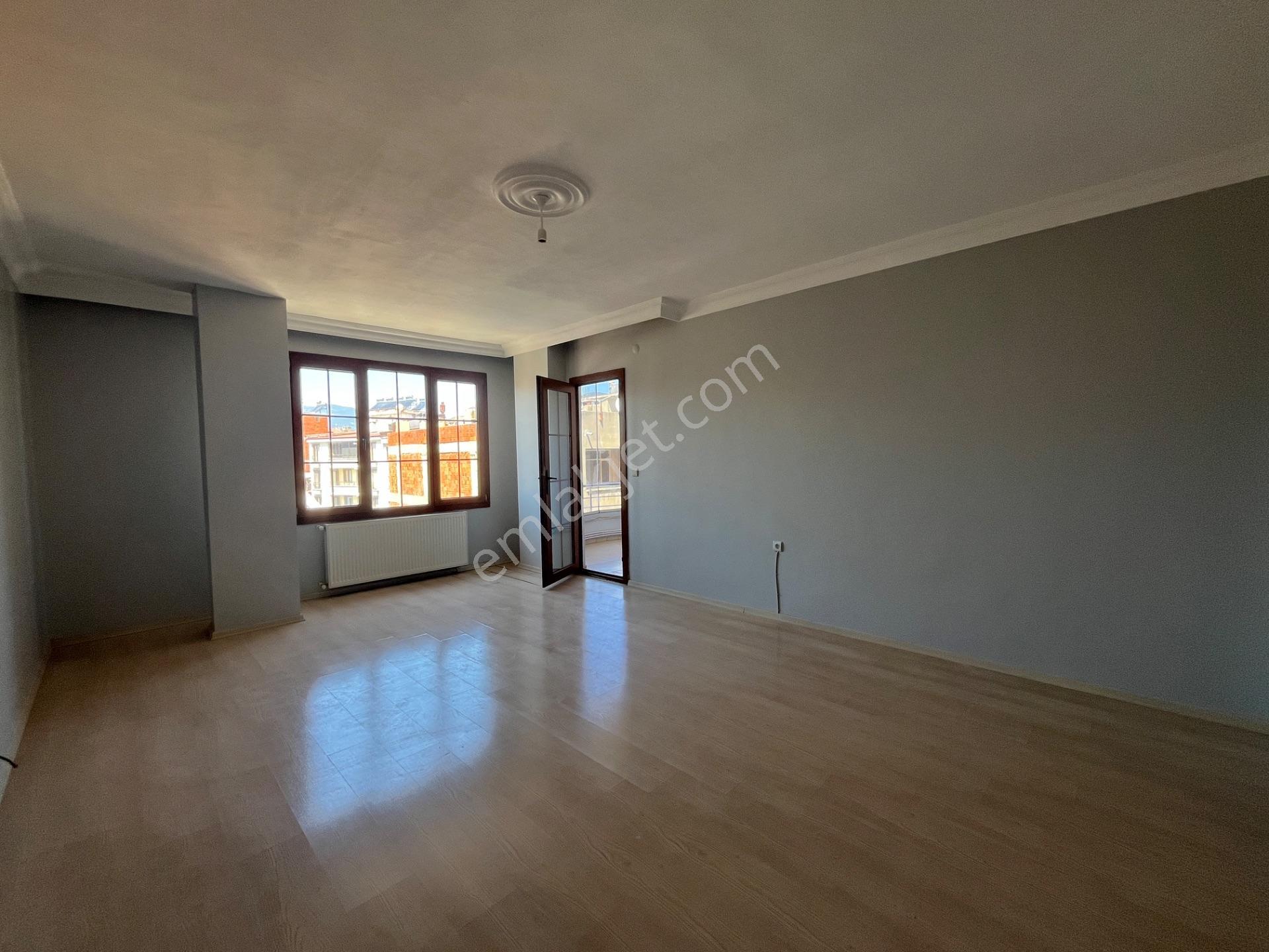 Pazartesi Pazarı Yanı Ara Kat 3+1 Satılık Daire - Görsel 2