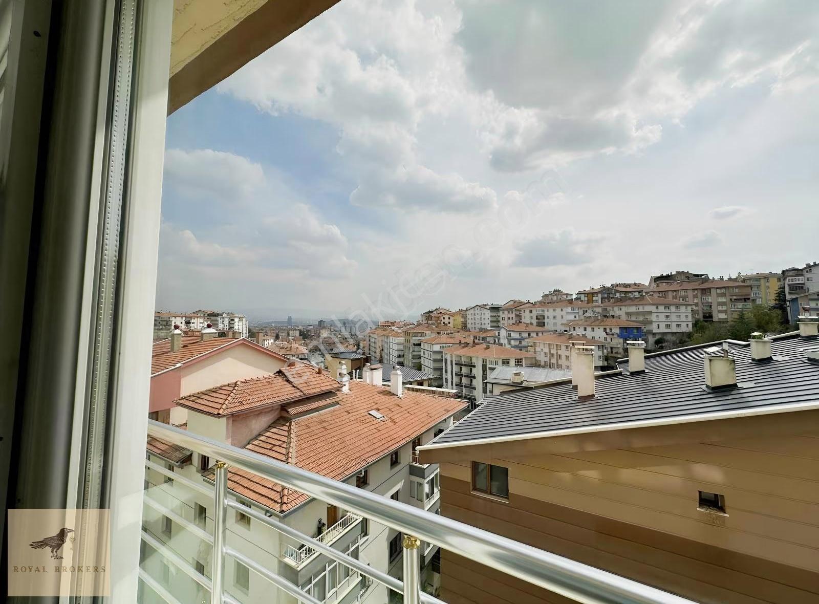 Satılık, 19 Mayıs Caddesi Paralelinde,asansörlü Genç Bina,3+1