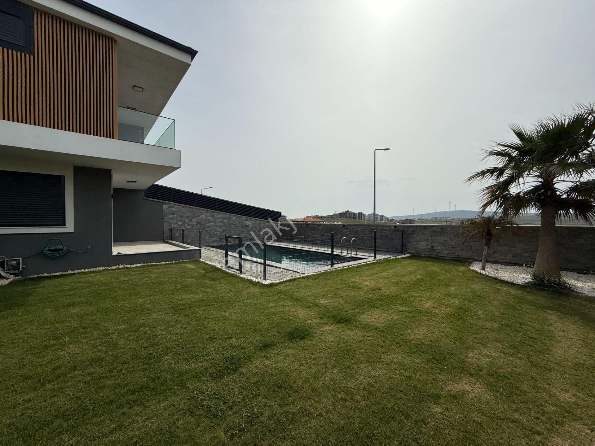 Veri'den Bahçeşehir'de Havuzlu, Köşe Konum 5+1 Satılık Villa! - Görsel 14