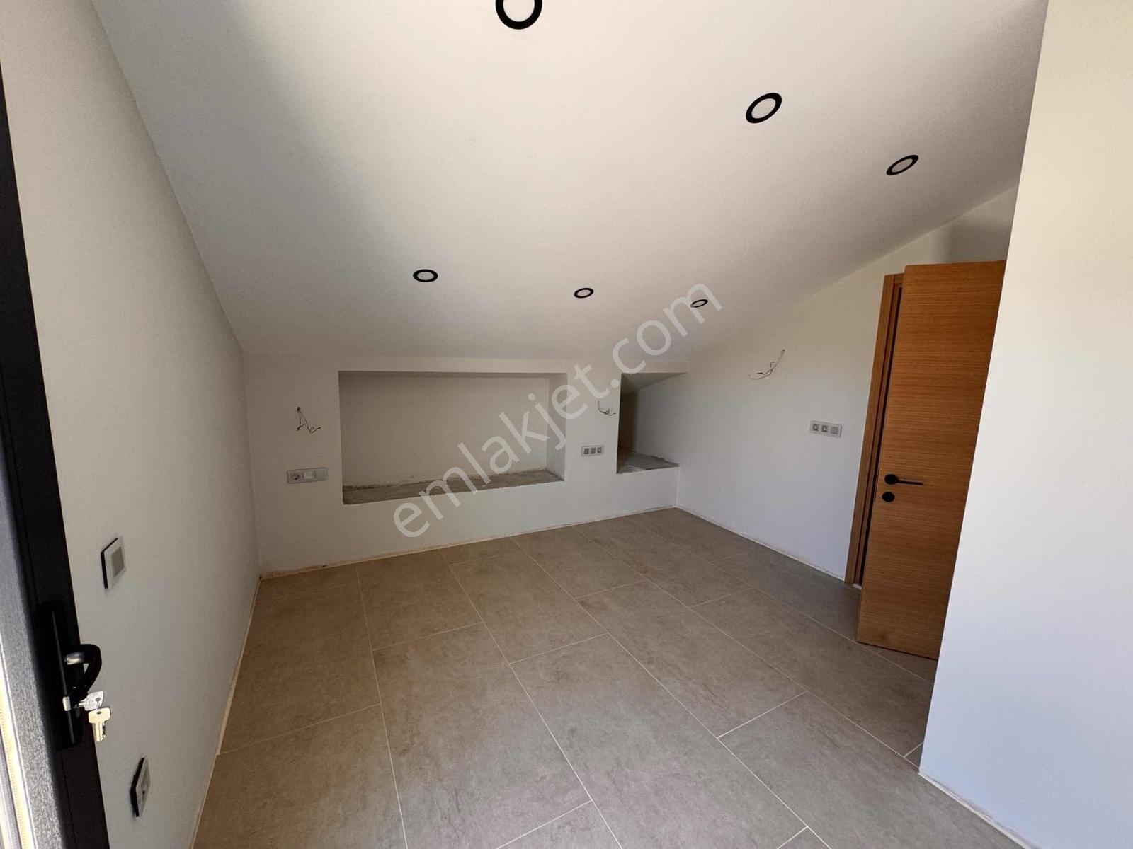 Babataşında Satılık Müsrakil 4+1 Villa - Görsel 15