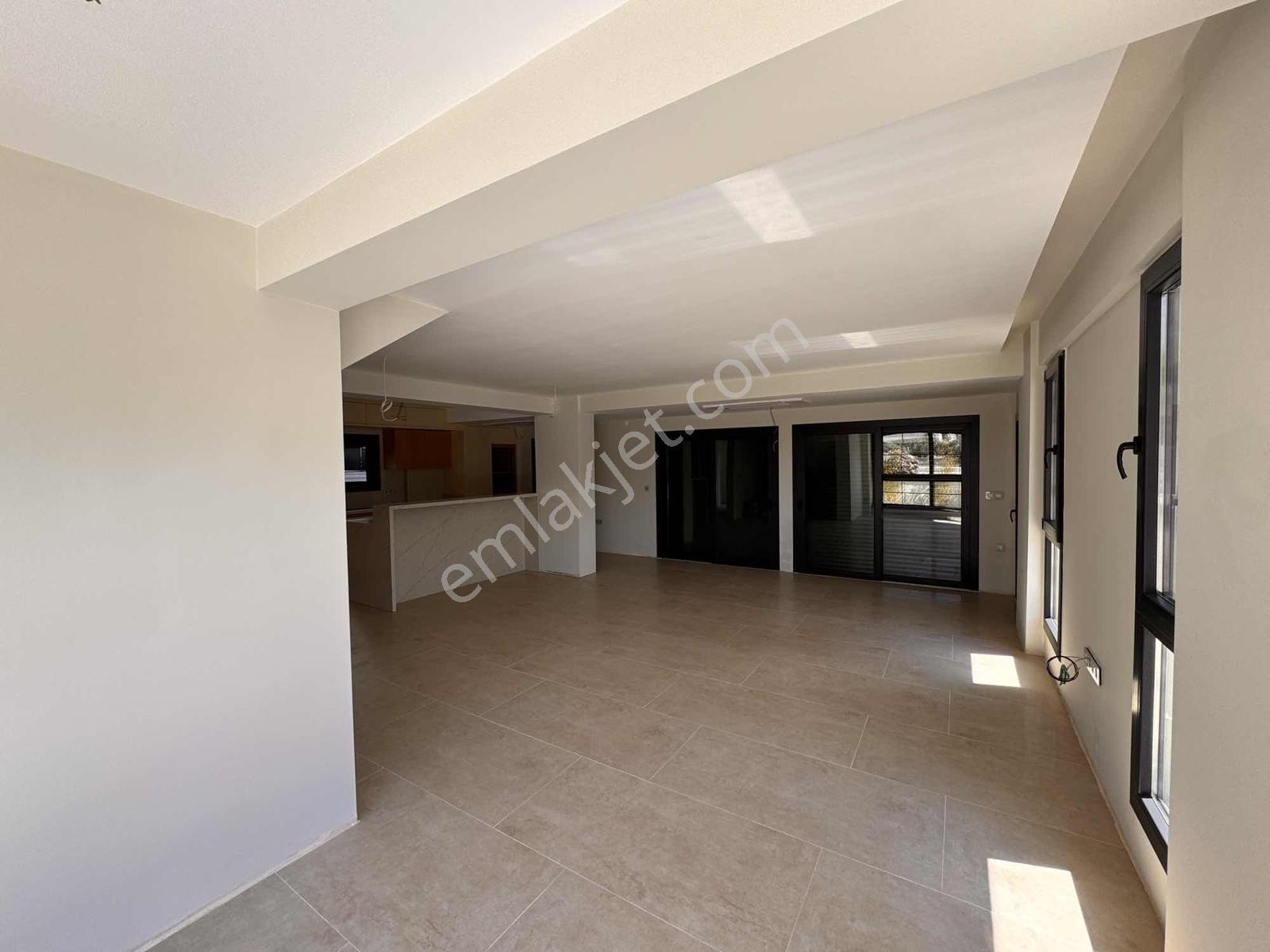 Babataşında Satılık Müsrakil 4+1 Villa - Görsel 3