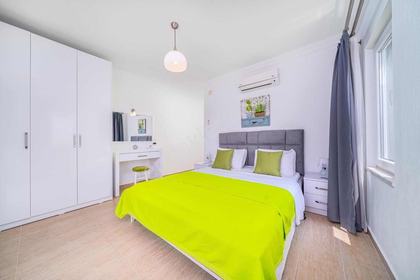 Kalkan Merkezde - Çağdaş Tasarımlı 5 Yatak Odalı Villa - Görsel 26
