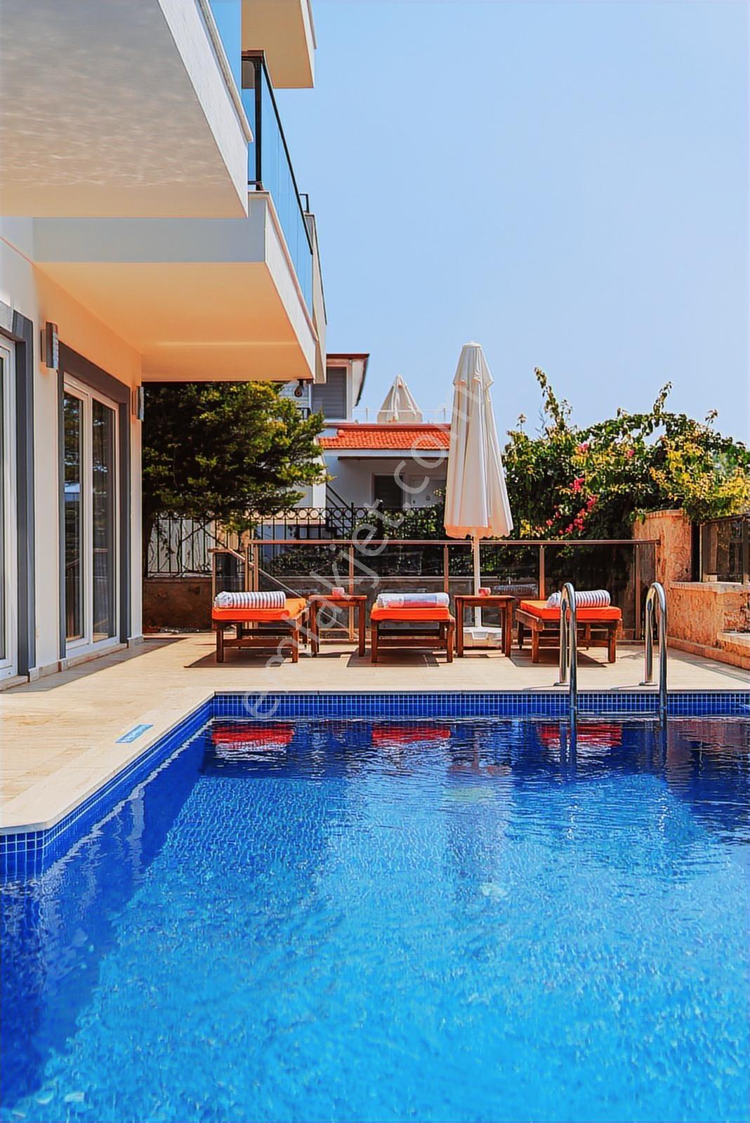 Kalkan Merkezde - Çağdaş Tasarımlı 5 Yatak Odalı Villa - Görsel 35