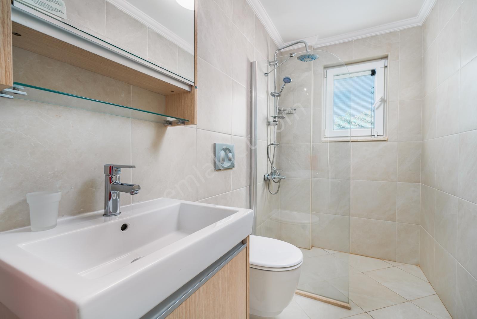 Kalkan Merkezde - Çağdaş Tasarımlı 5 Yatak Odalı Villa - Görsel 2