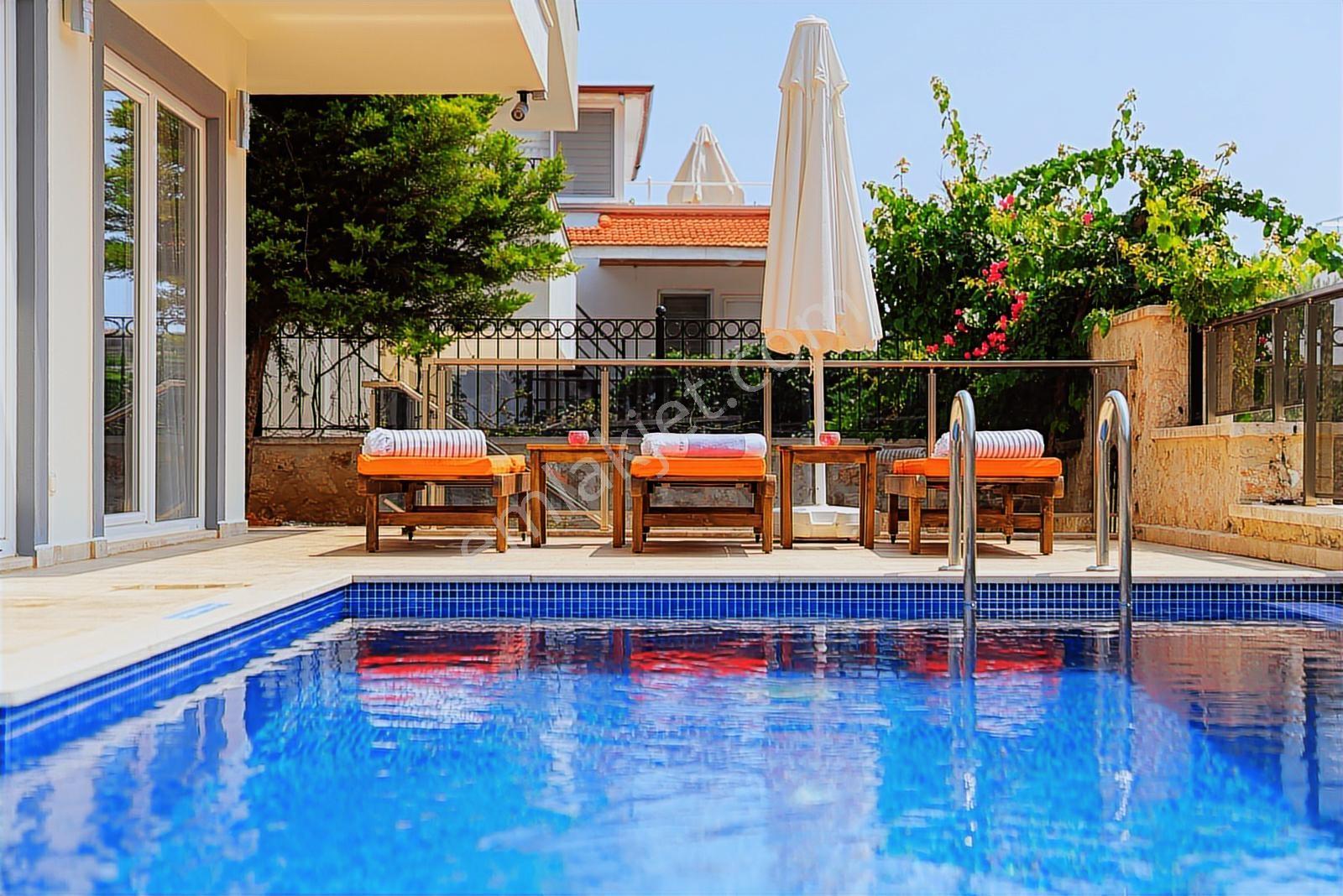 Kalkan Merkezde - Çağdaş Tasarımlı 5 Yatak Odalı Villa - Görsel 18