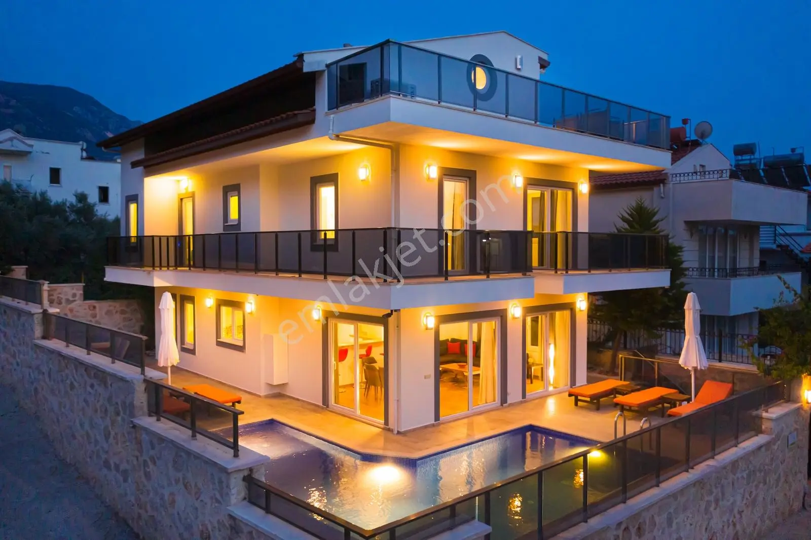 Kalkan Merkezde - Çağdaş Tasarımlı 5 Yatak Odalı Villa - Görsel 3