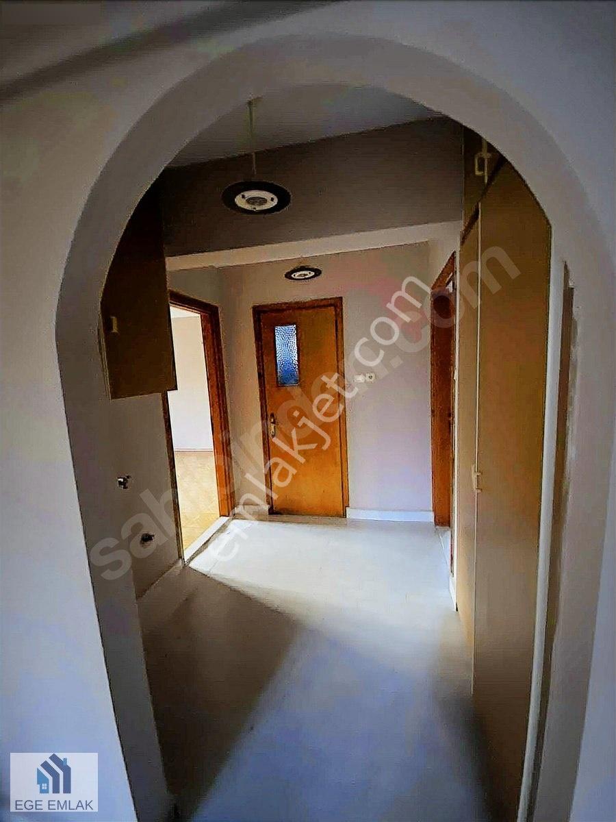 Ege Emlaktan Cennet Bahçesi Yanında Geniş Kiralık 3+1 Daire - Görsel 15