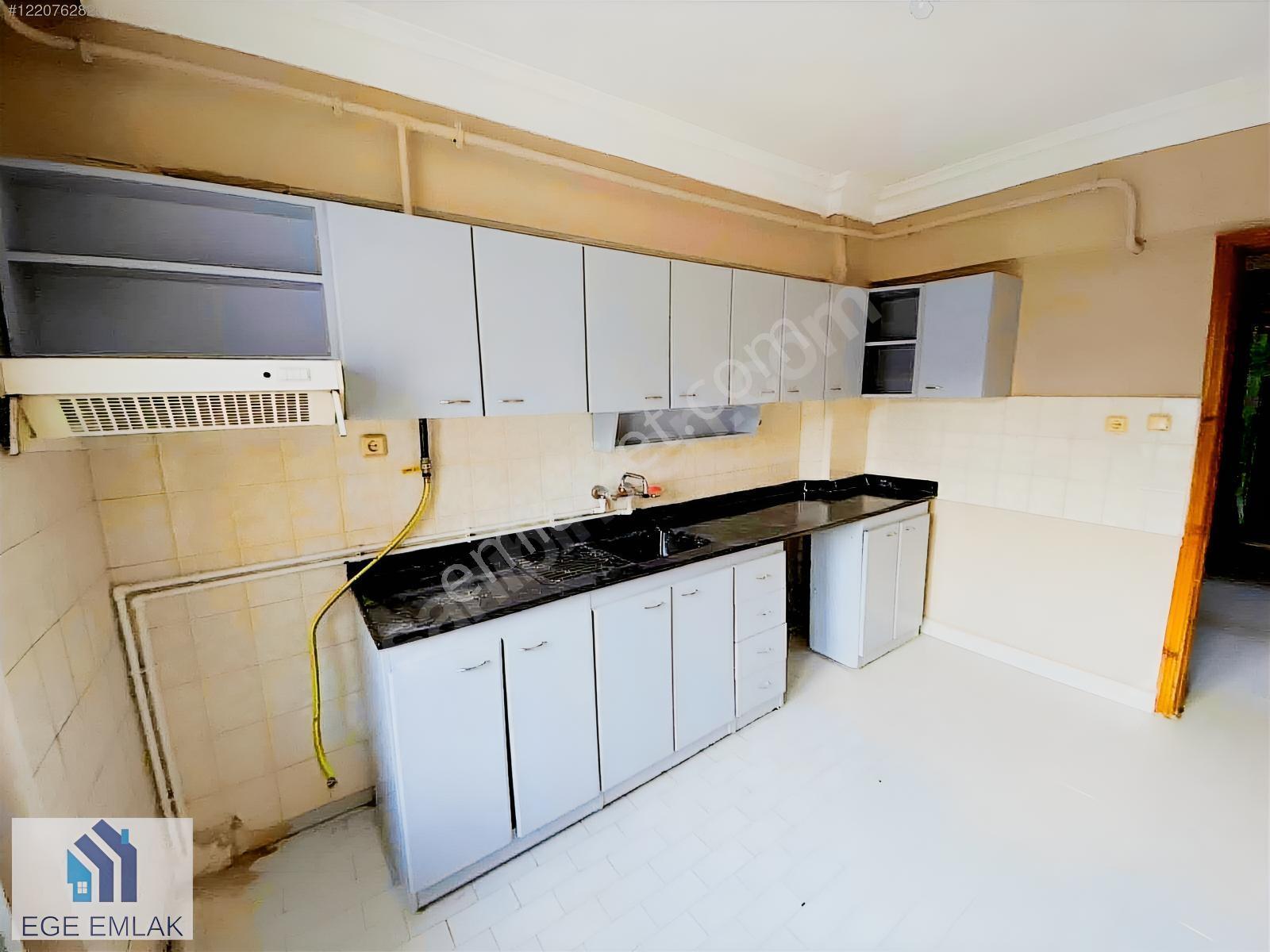 Ege Emlaktan Cennet Bahçesi Yanında Geniş Kiralık 3+1 Daire