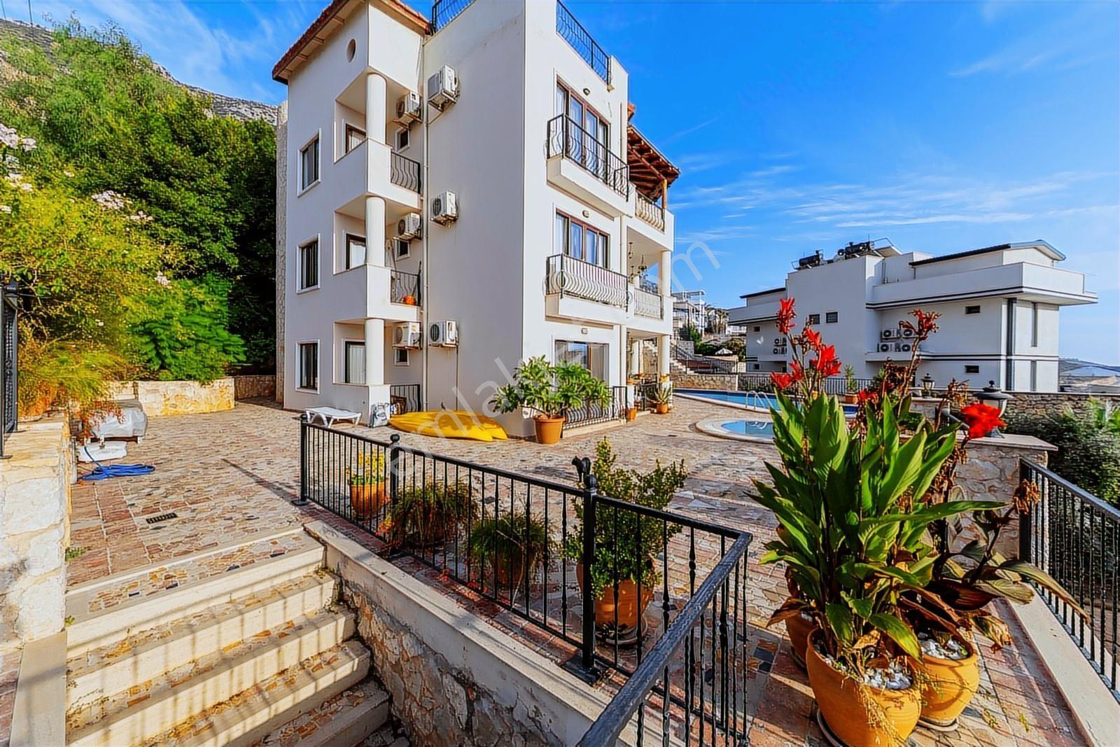 Deniz Manzaralı Teras Katı Daire - Görsel 18