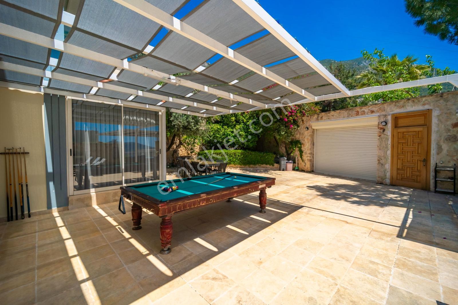 Kalkanda Geniş Bahçeli, Isıtmalı Havuzlu, 5 Yatak Odalı Villa - Görsel 16