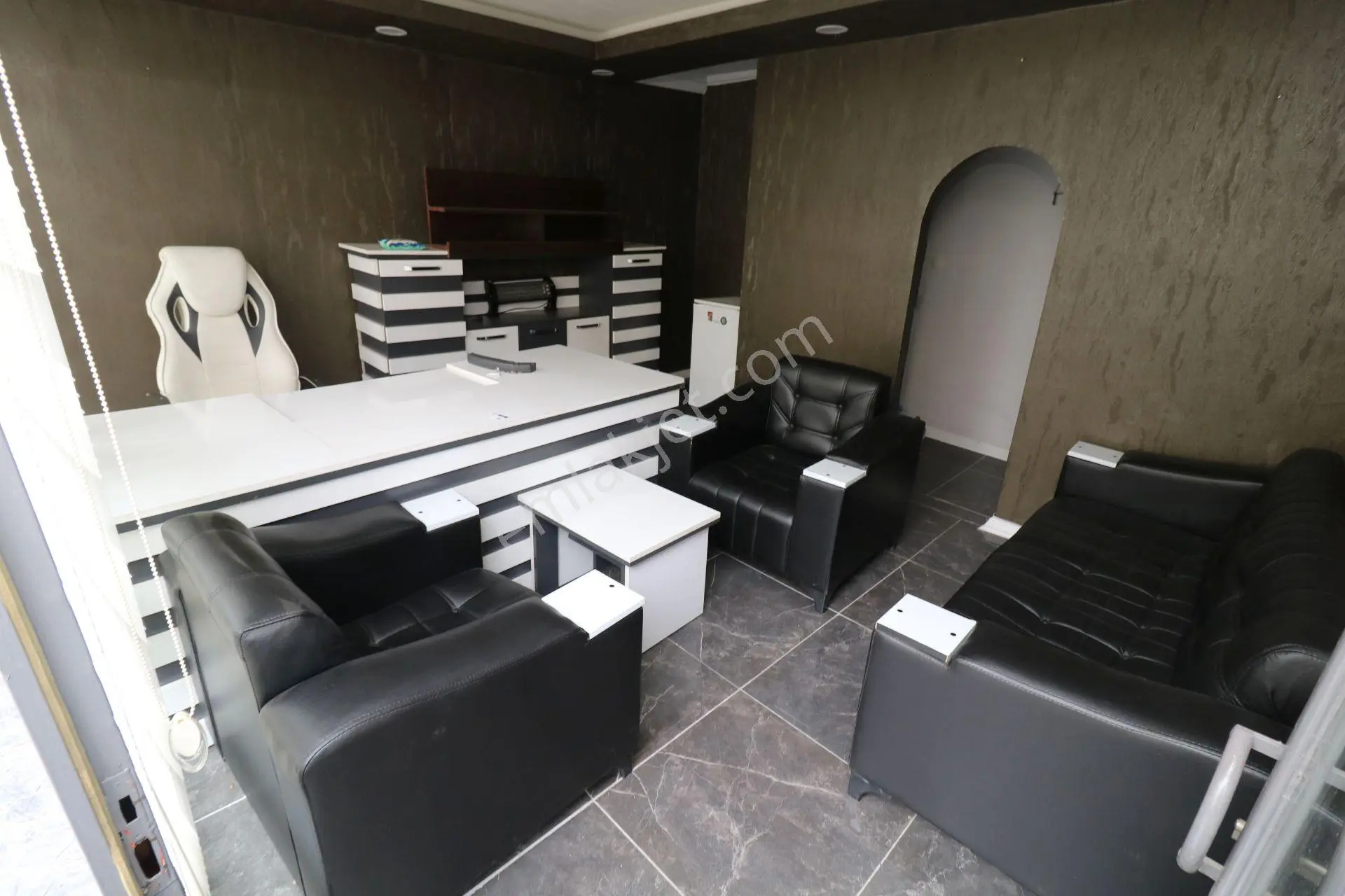 Emre Emlak'tan Elvan'da Cadde Yanı Yapılı Mobilyalı Kiralık Ofis Veya Dükkan - Görsel 2