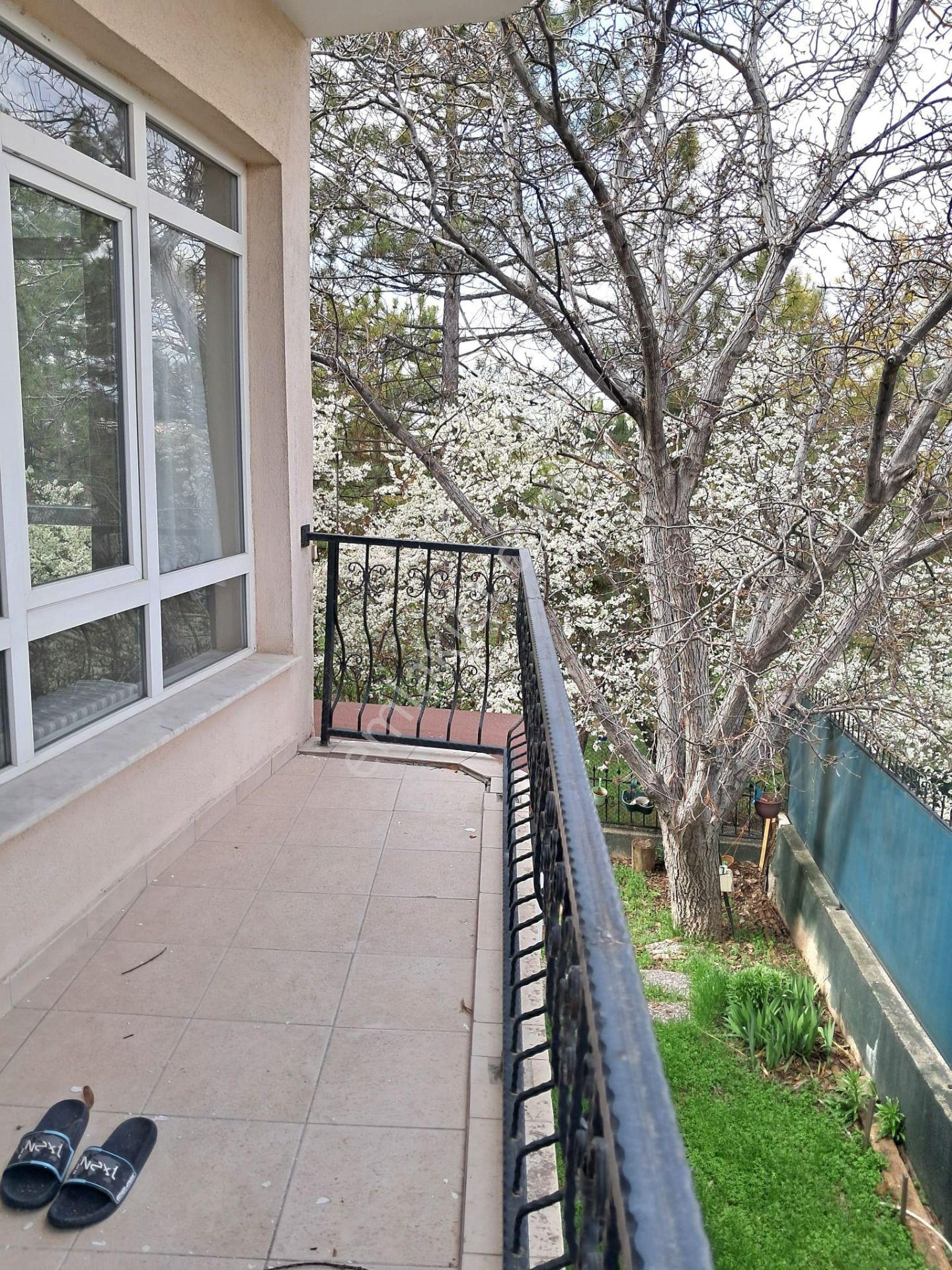 Beştepe De Merkezde Orta Kat Orman Manzaralı 2+1 İşyerine Ofise Kiralık Daire