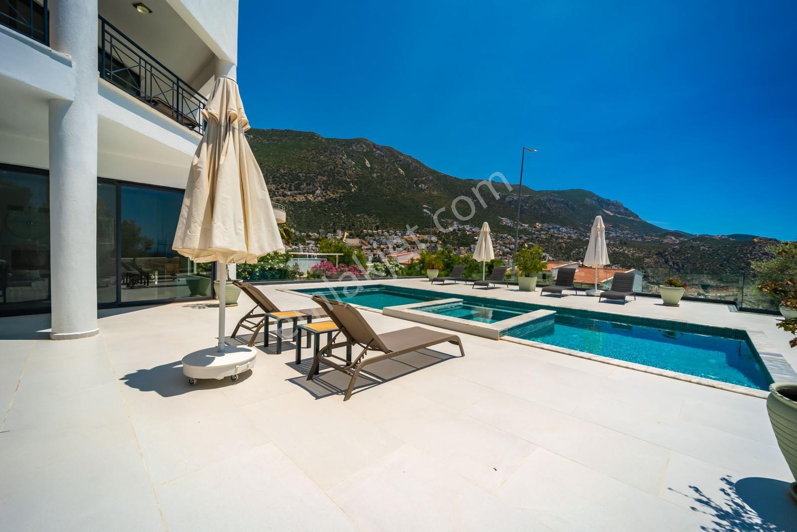 Kalkanda 6 Yatak Odalı Muhteşem Villa - Görsel 4