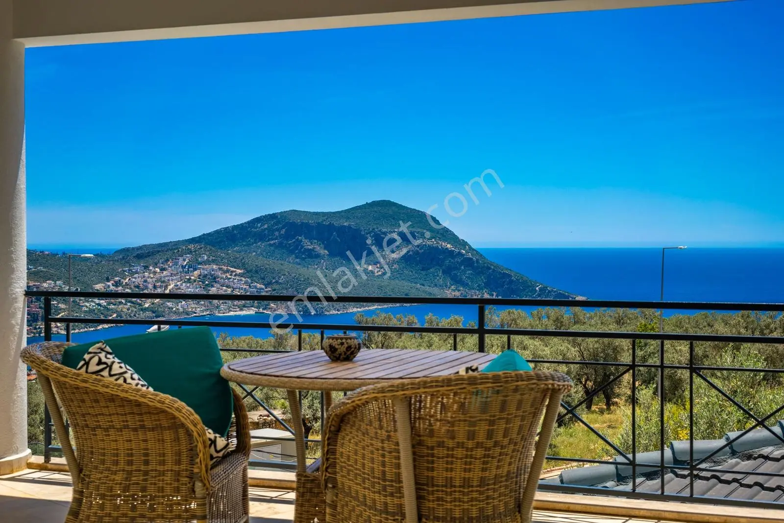 Kalkanda 6 Yatak Odalı Muhteşem Villa