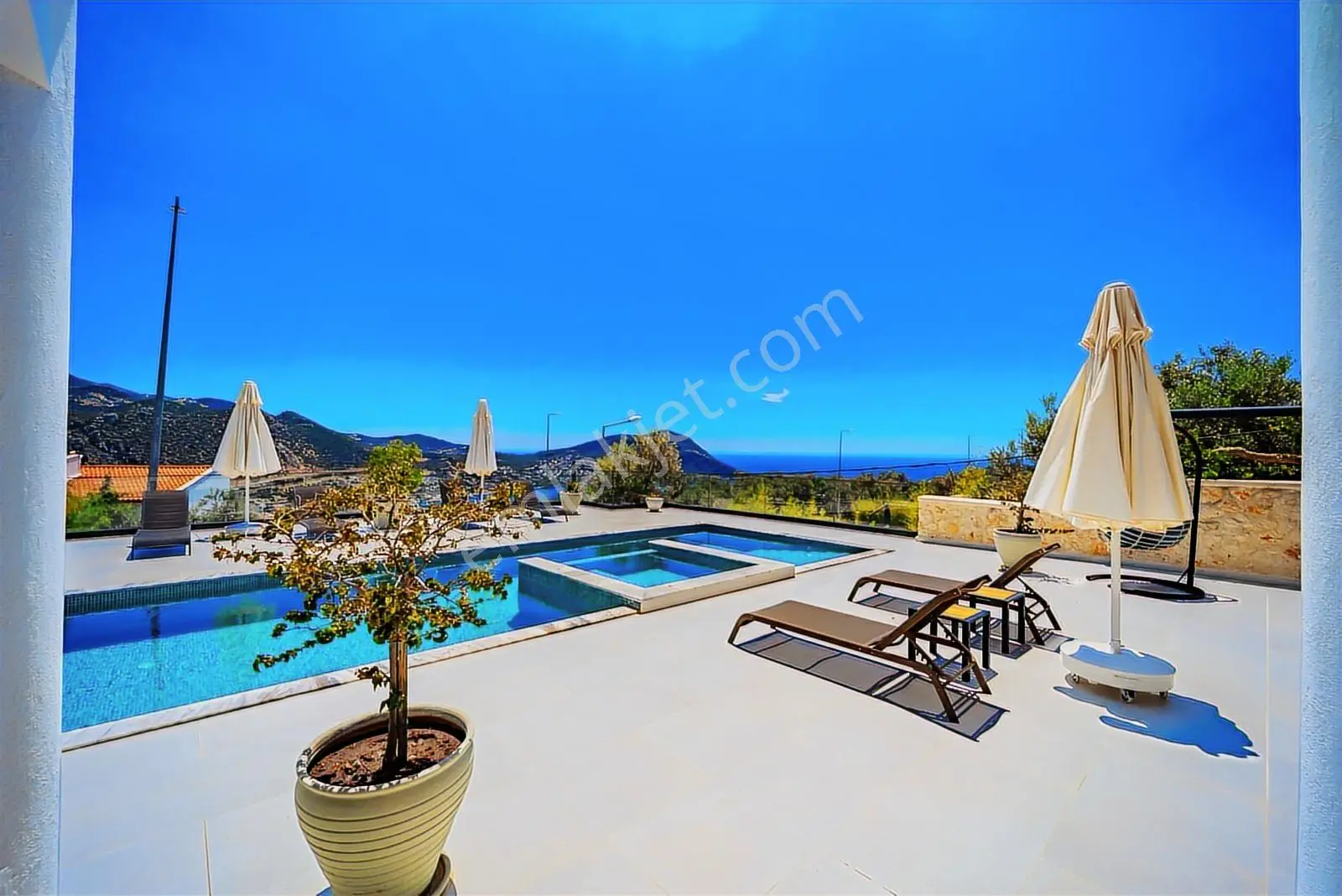 Kalkanda 6 Yatak Odalı Muhteşem Villa - Görsel 11