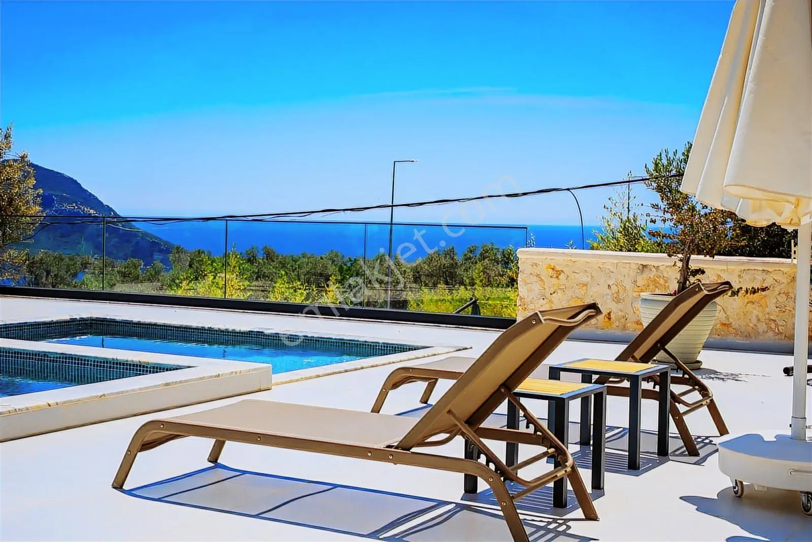 Kalkanda 6 Yatak Odalı Muhteşem Villa - Görsel 3
