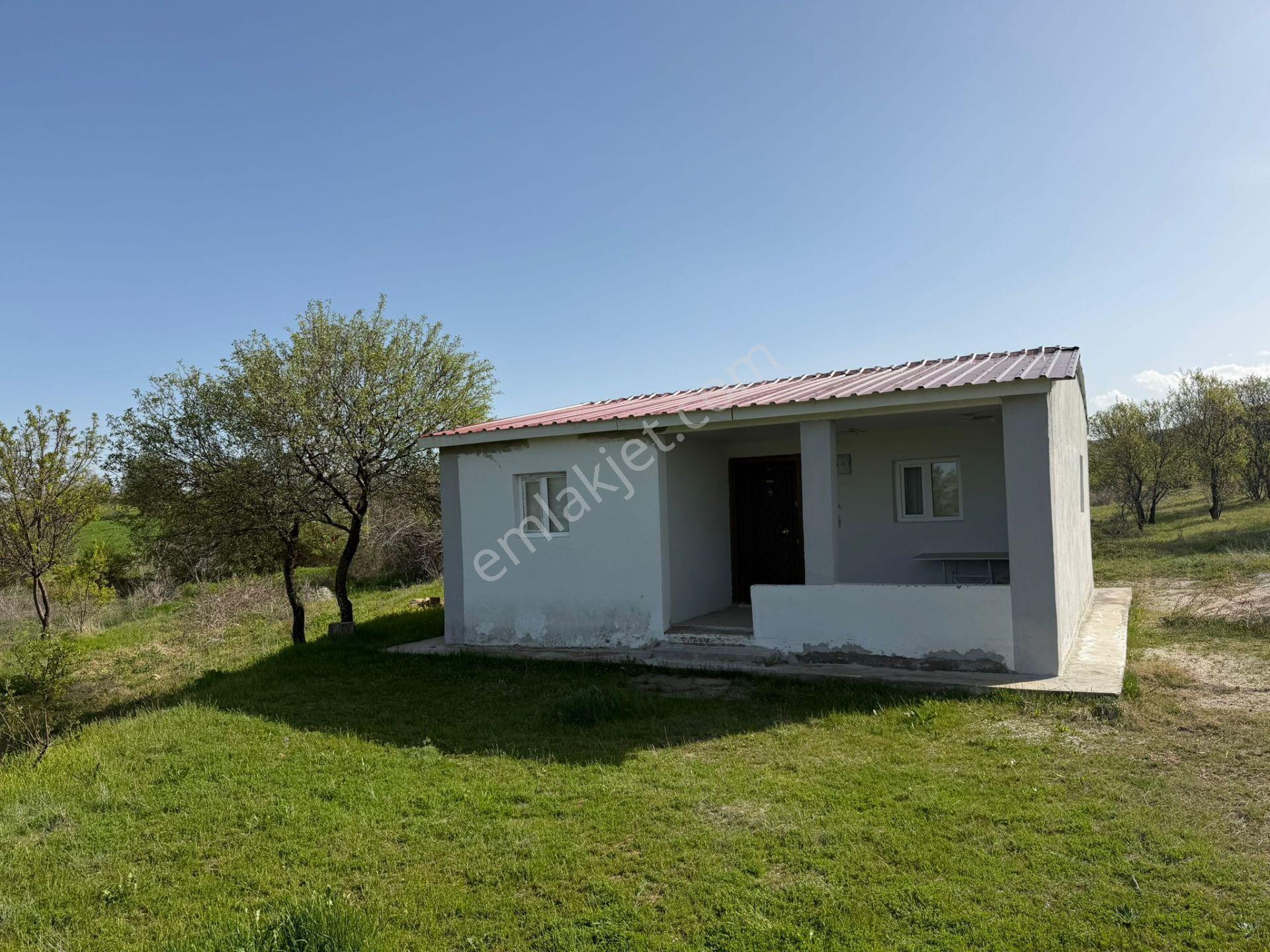 Mevsim Gayrimenkul'den Pirinçci Satılık Evi Elektriği Olan Bahçe