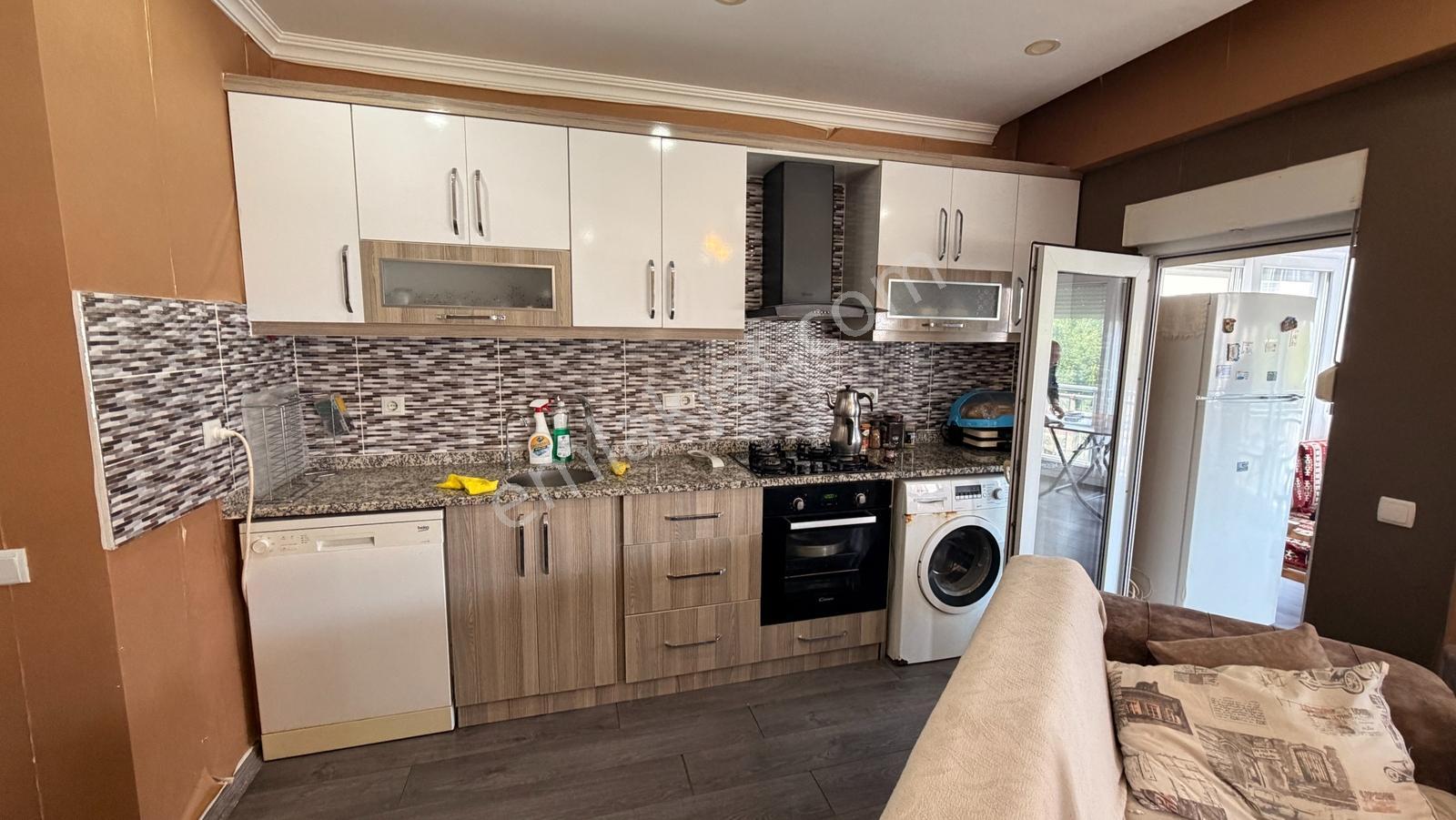 Acil Satılık 3+1 Havuzlu Sitede Ara Kat Geniş Daire - Görsel 2