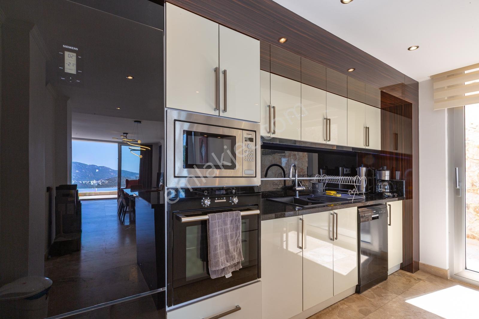 Kalkan Kızıltaşta Deniz Manzaralı 6+1 Lüks Villa - Görsel 15