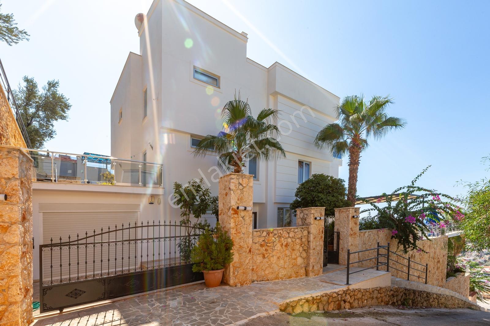 Kalkan Kızıltaşta Deniz Manzaralı 6+1 Lüks Villa - Görsel 13