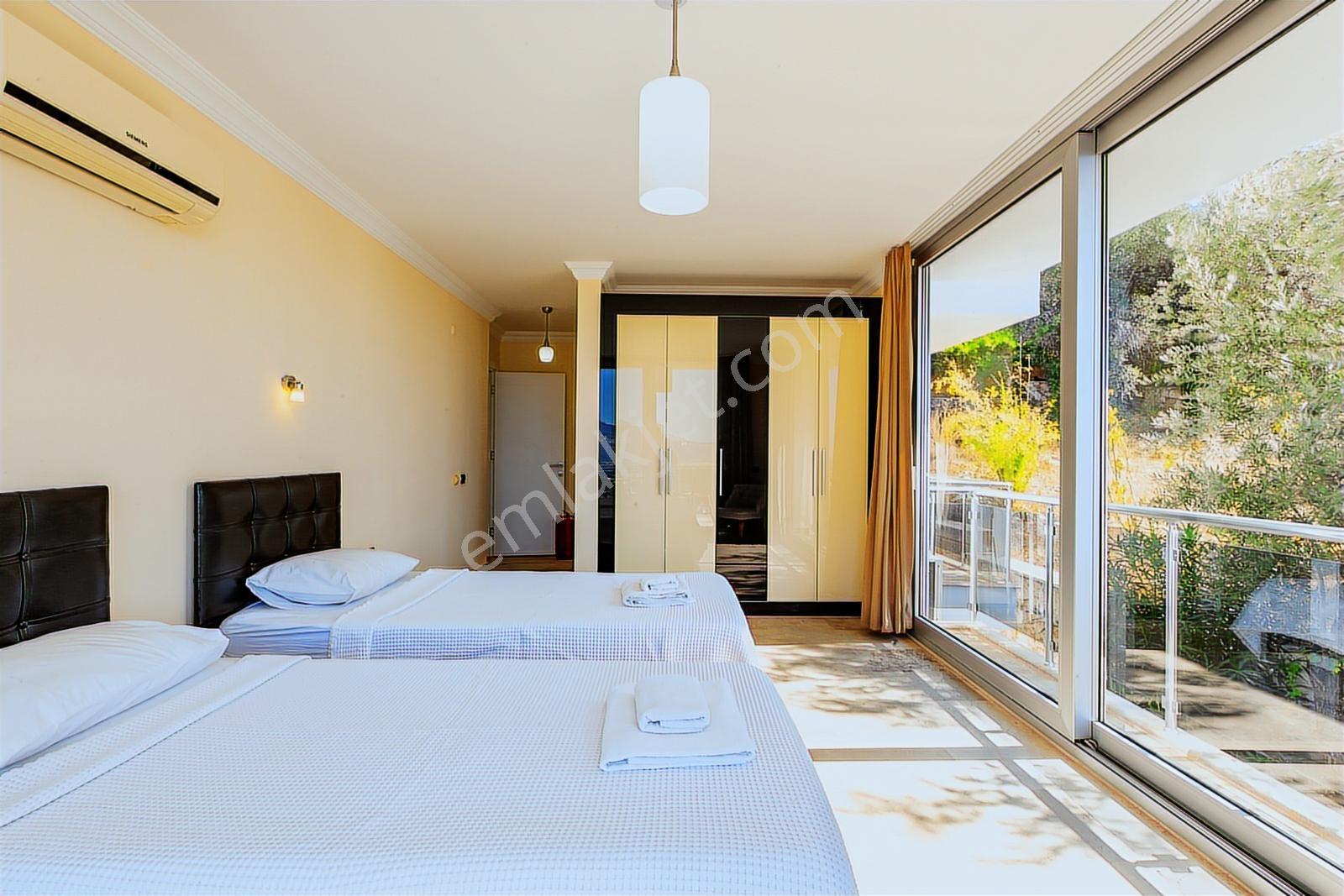 Kalkan Kızıltaşta Deniz Manzaralı 6+1 Lüks Villa - Görsel 10