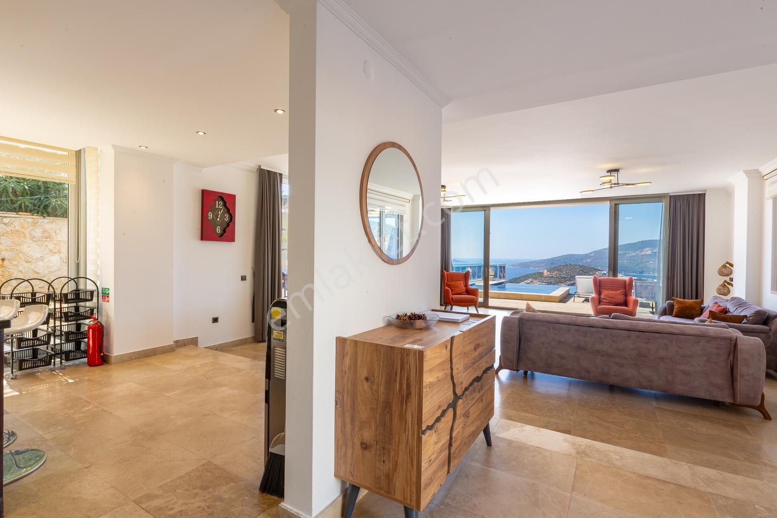 Kalkan Kızıltaşta Deniz Manzaralı 6+1 Lüks Villa - Görsel 14