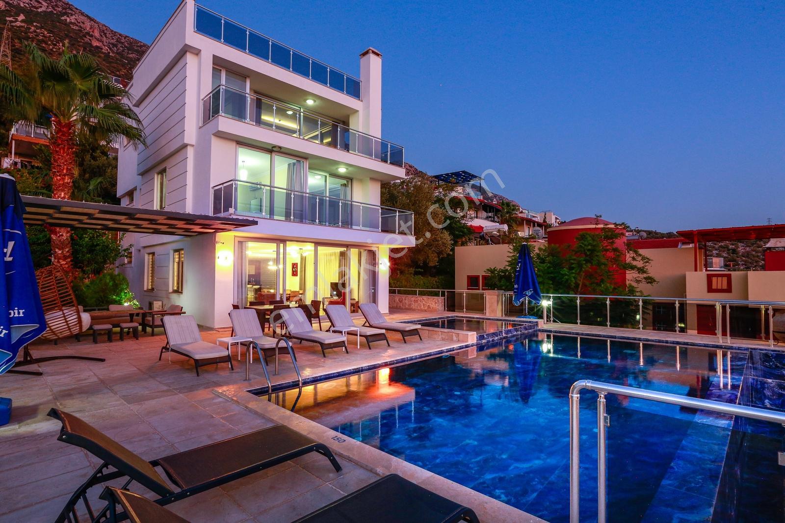 Kalkan Kızıltaşta Deniz Manzaralı 6+1 Lüks Villa - Görsel 30