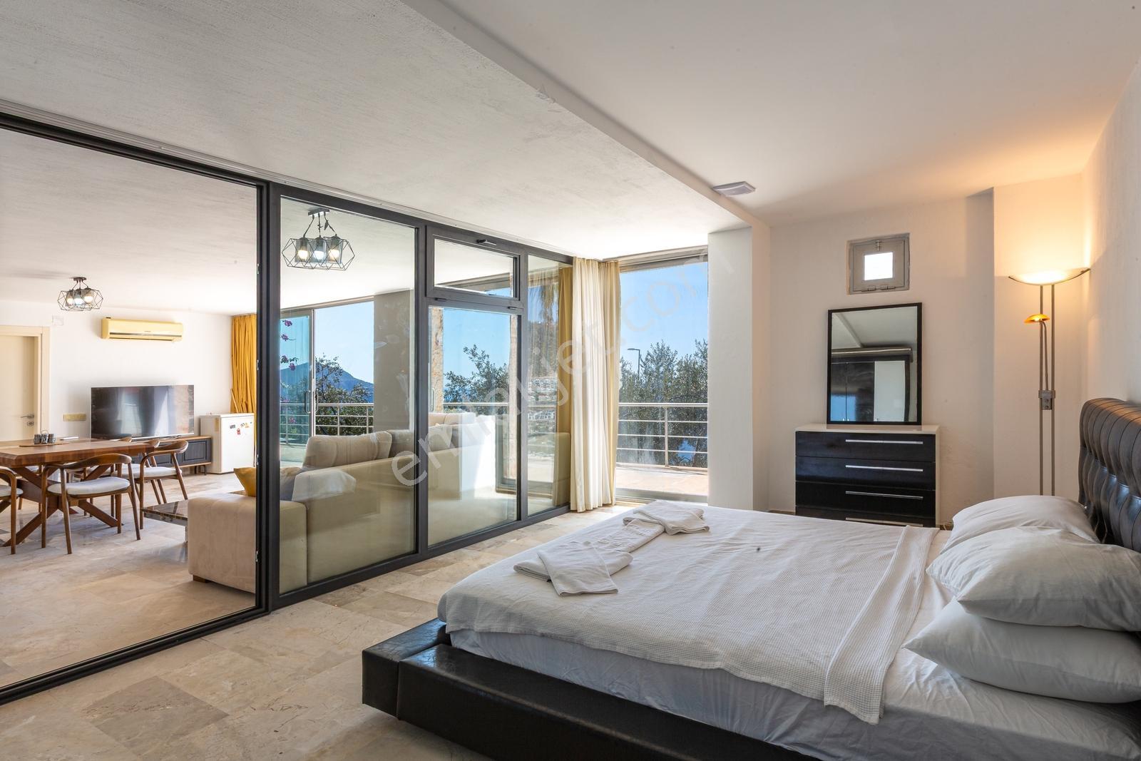 Kalkan Kızıltaşta Deniz Manzaralı 6+1 Lüks Villa - Görsel 28