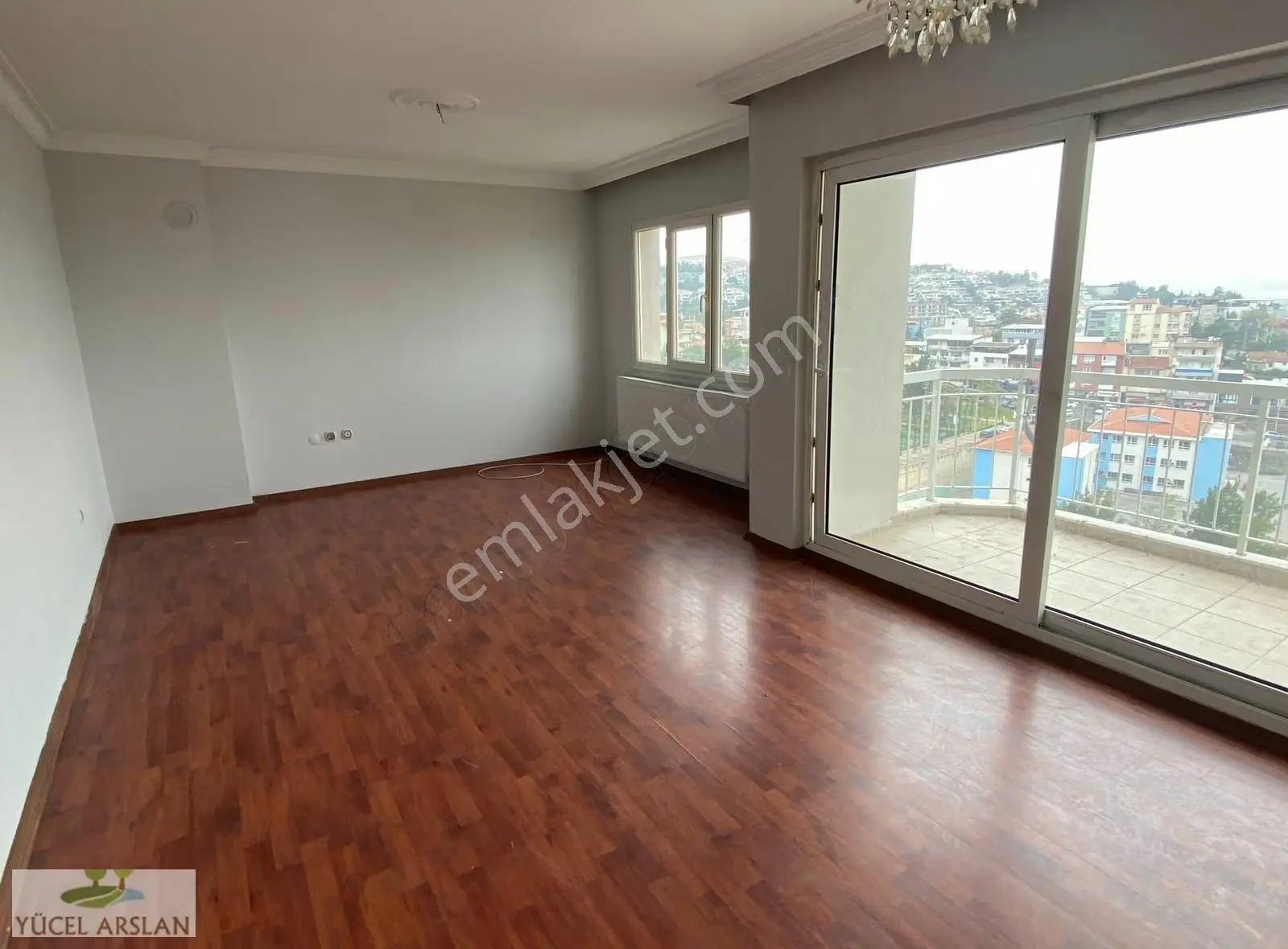 Çiğli De Satılık 3+1 Deniz Manzaralı Doğalgazlı Daire Yakakente